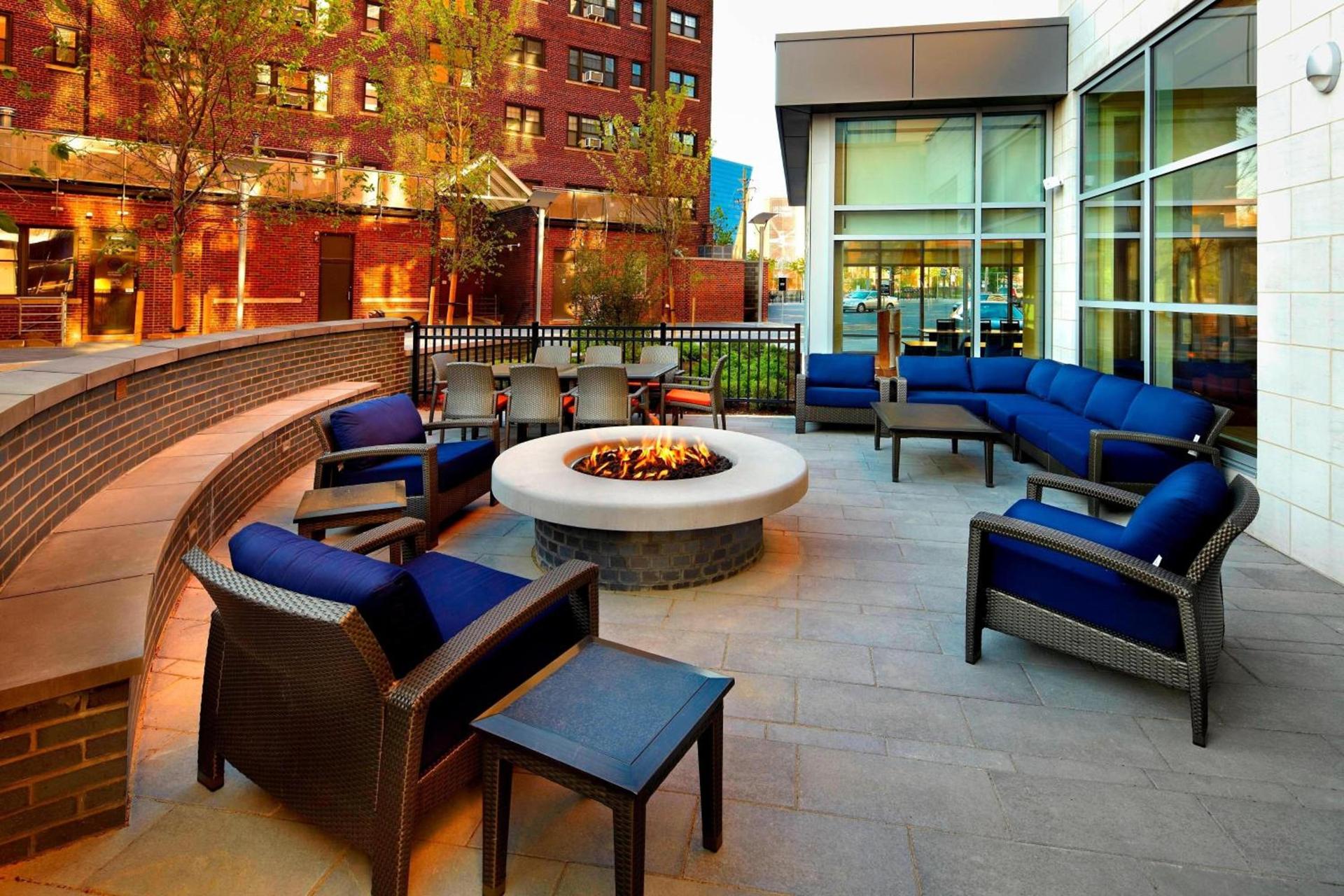 Courtyard Cleveland University Circle photo 4