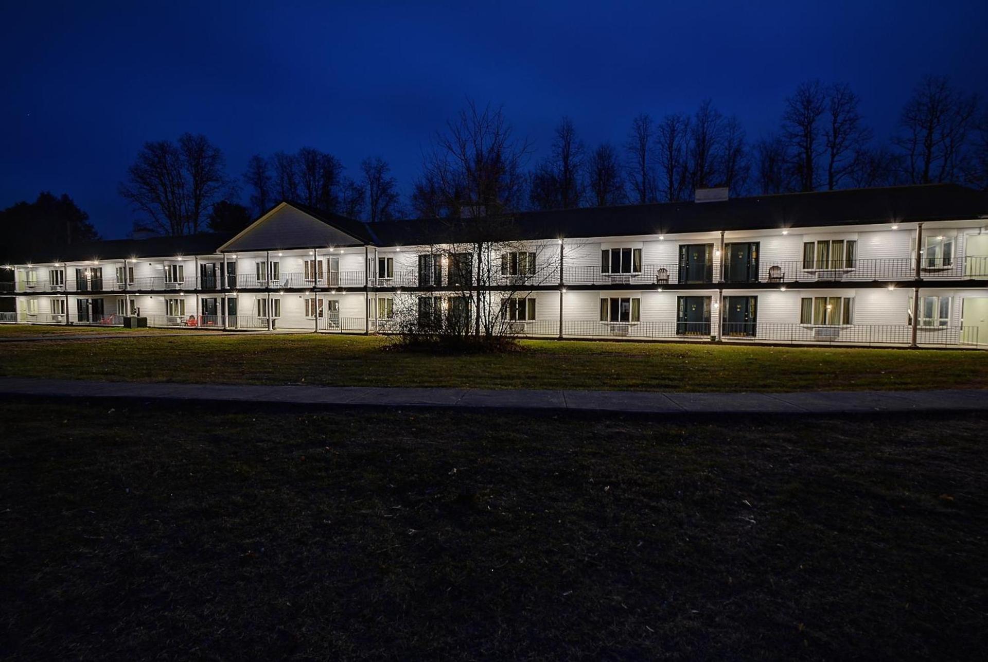 Colonial Motel and Spa photo 3