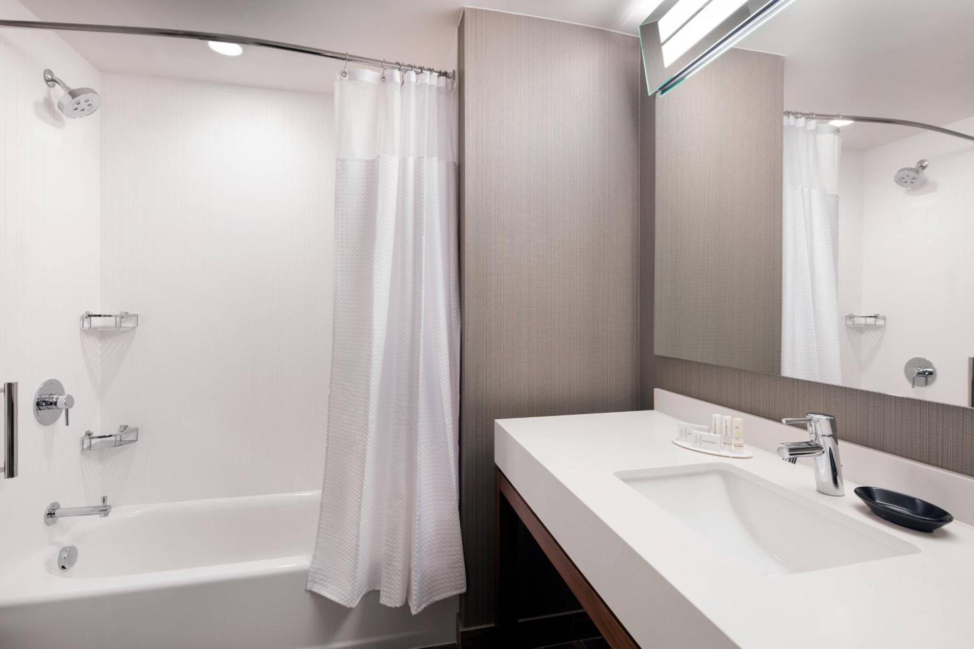 Courtyard by Marriott Pullman photo 14
