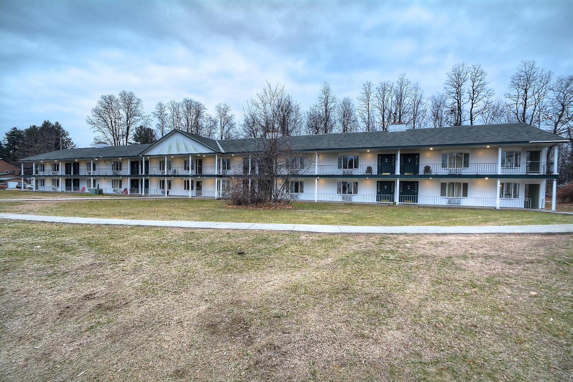 Colonial Motel and Spa photo 7