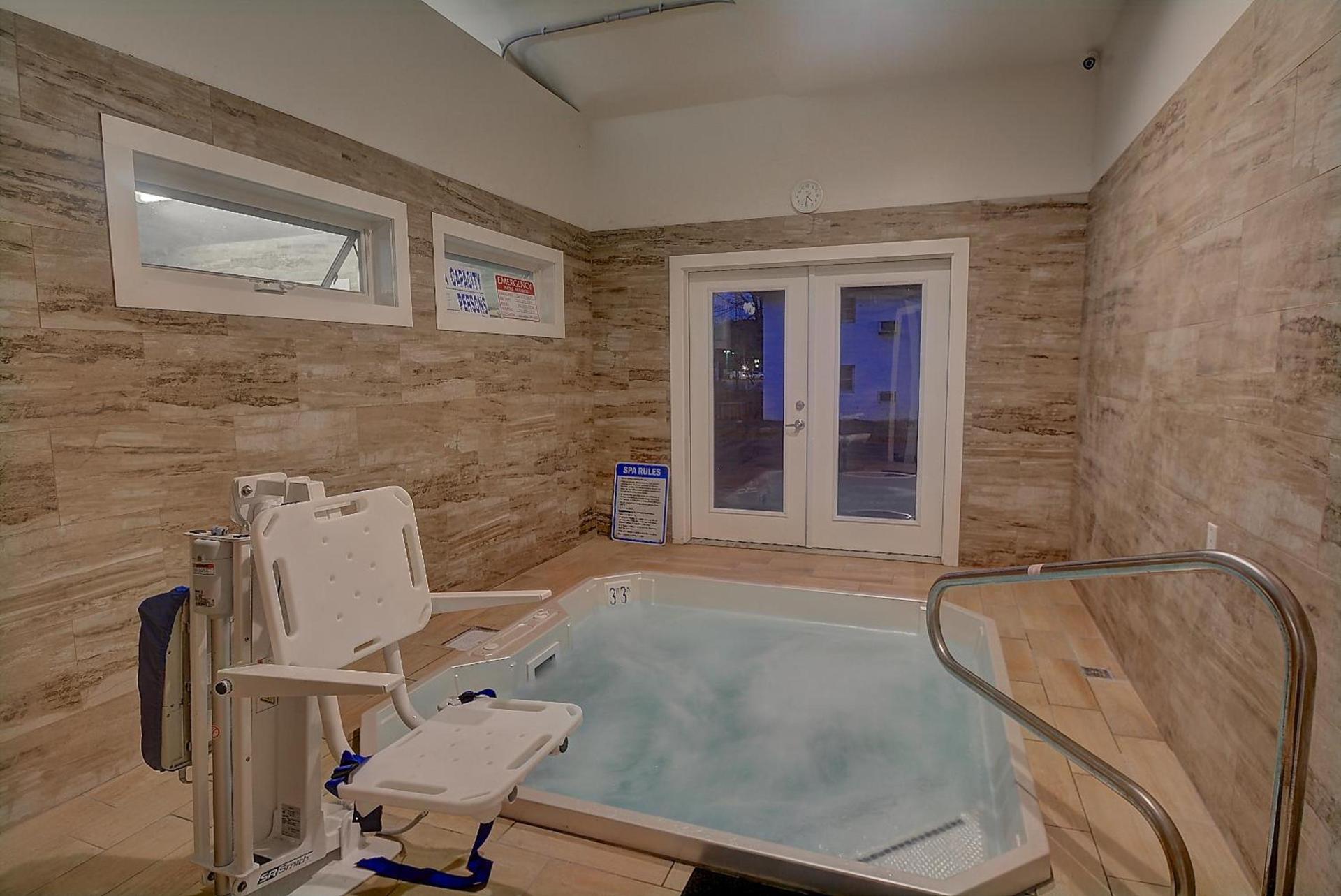 Colonial Motel and Spa photo 13