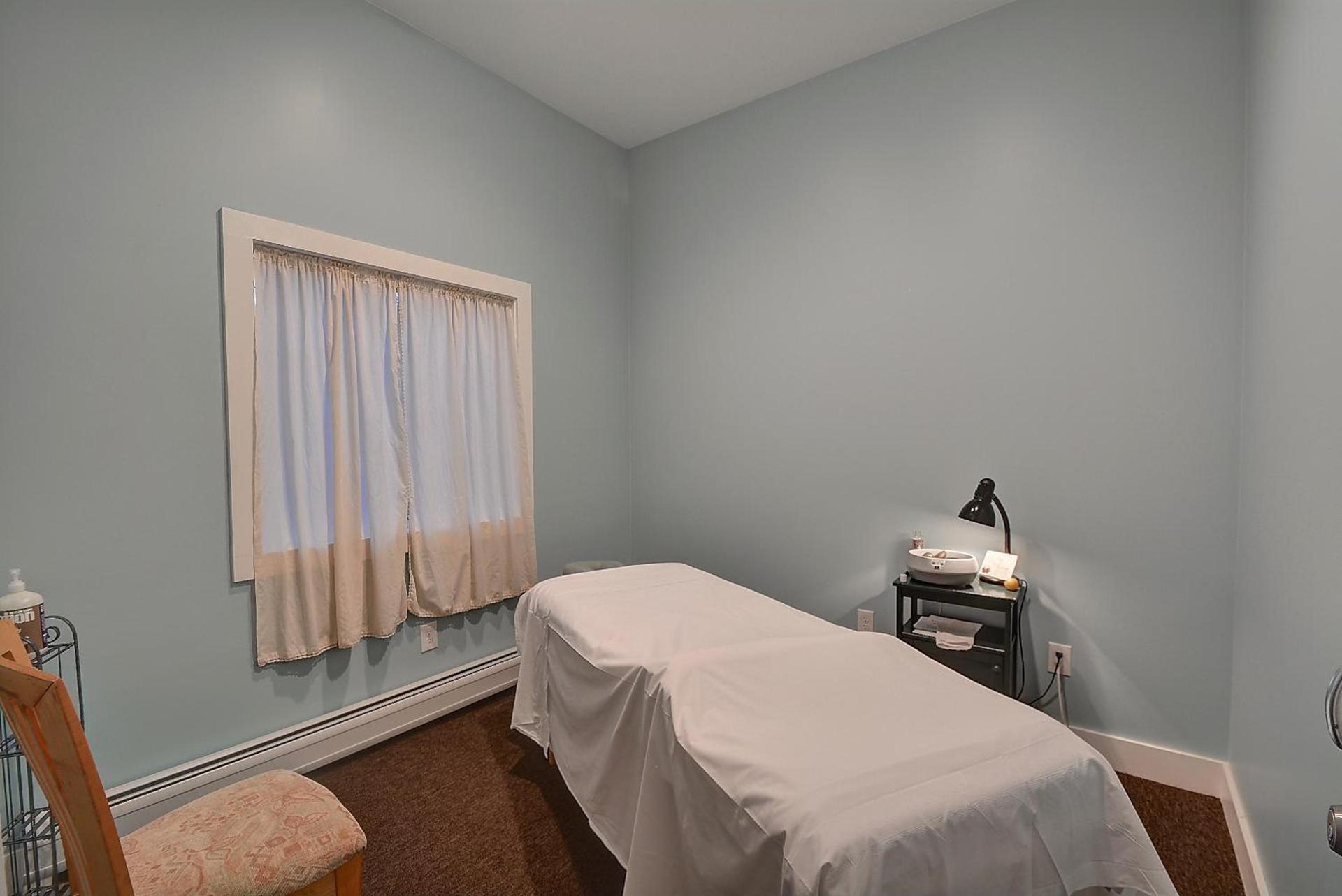 Colonial Motel and Spa photo 16