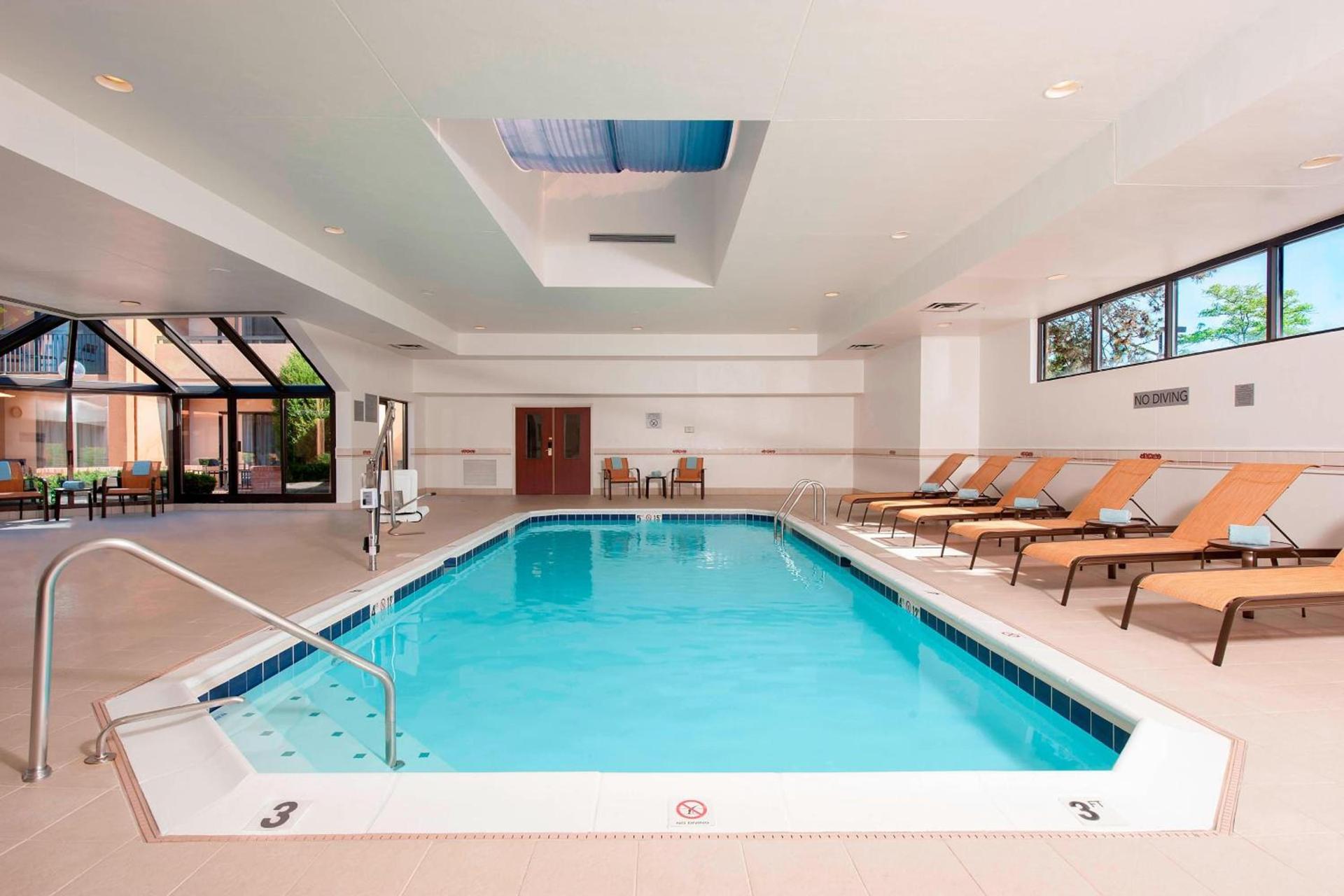 Courtyard Chicago Glenview/Northbrook photo 30