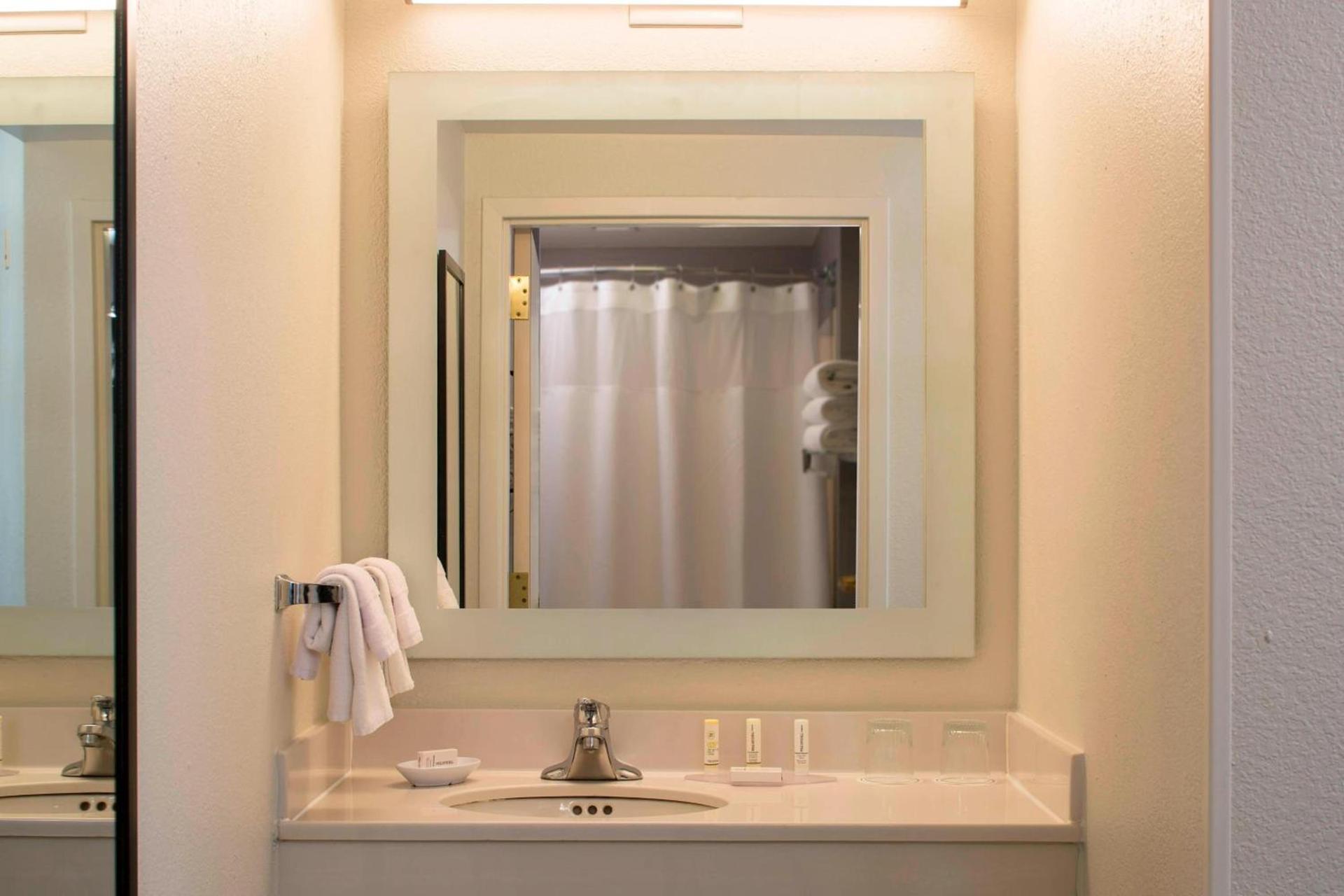 SpringHill Suites Chicago Lincolnshire photo 11