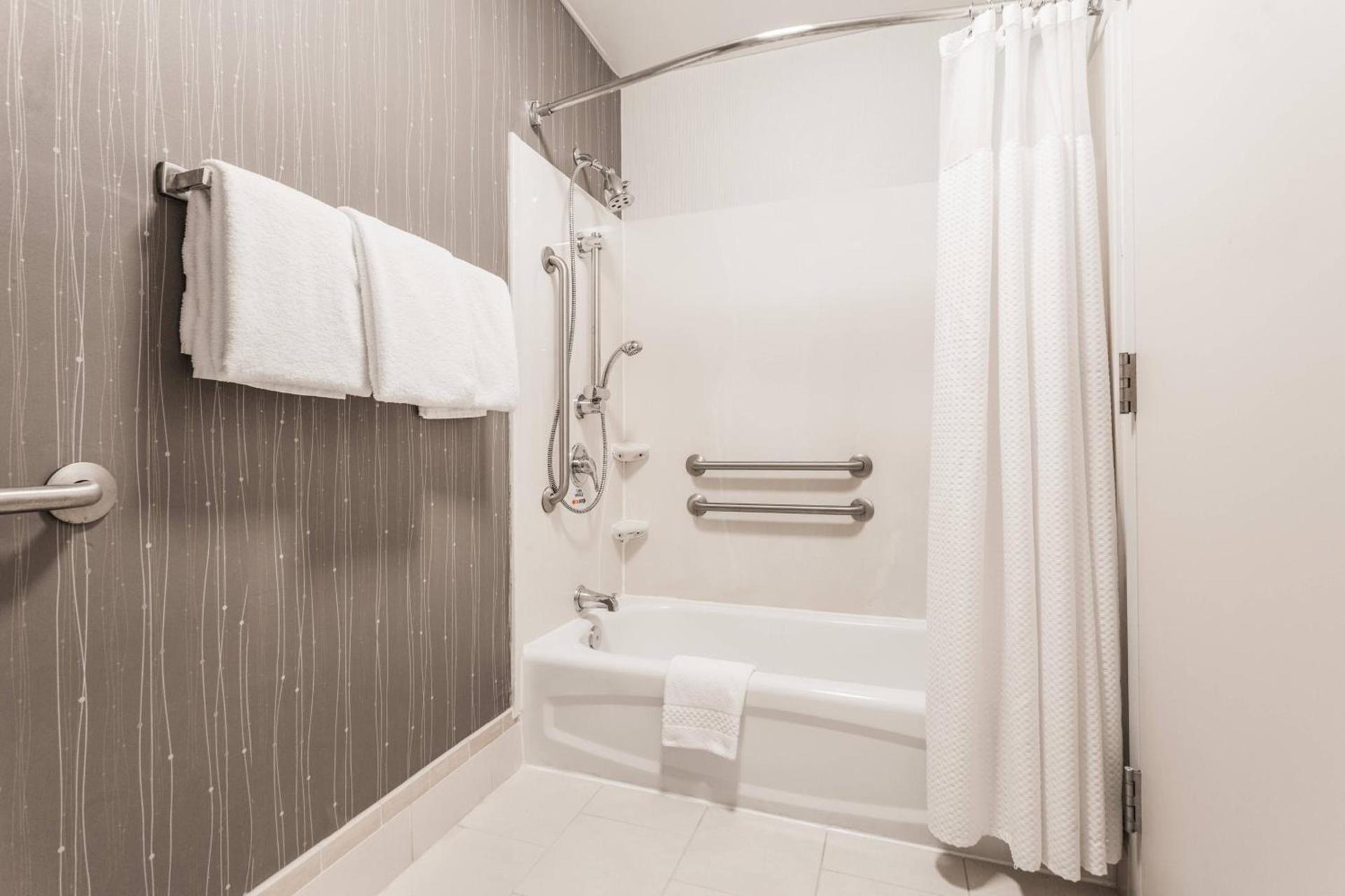 Courtyard by Marriott Rocky Mount photo 11