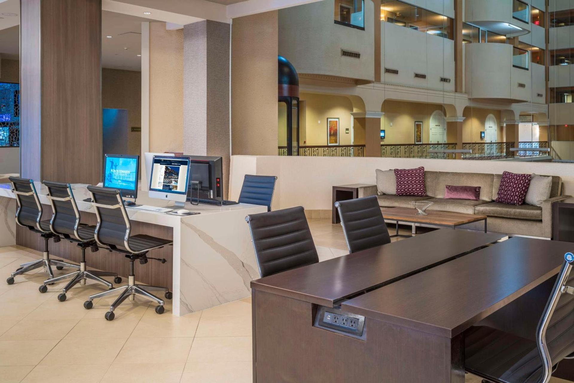 Hilton Washington DC/Rockville Hotel & Executive Meeting Center photo 8