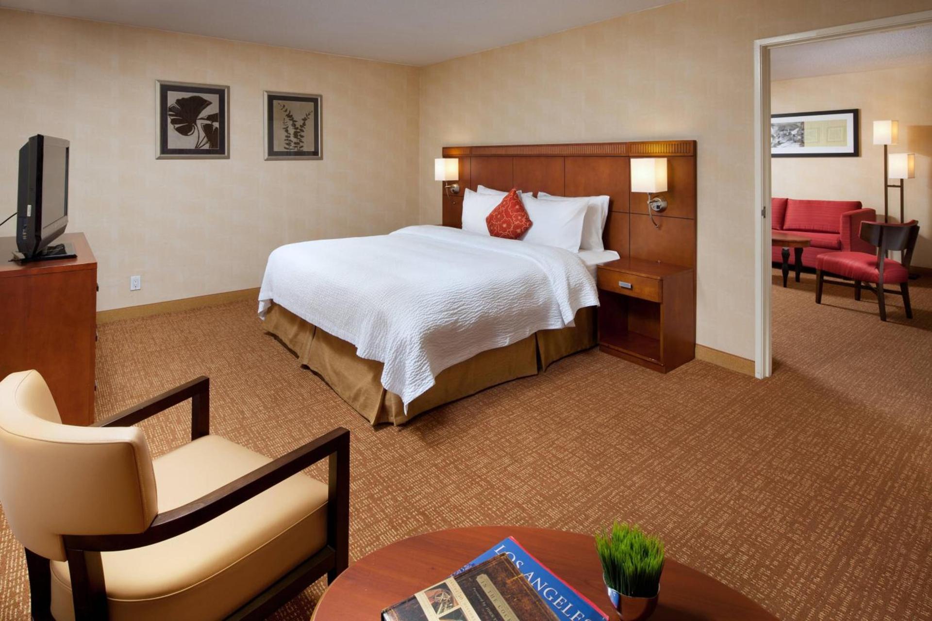 Courtyard by Marriott Baldwin Park photo 9
