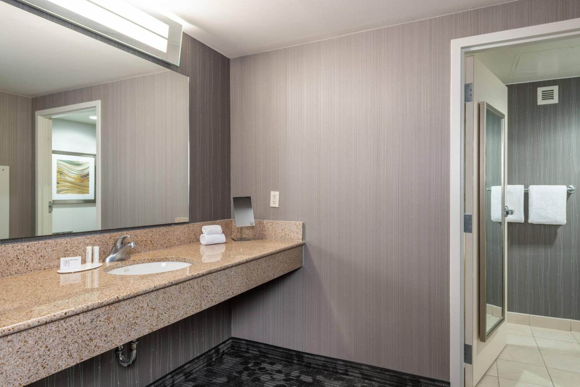 Courtyard by Marriott Newark-University of Delaware photo 20