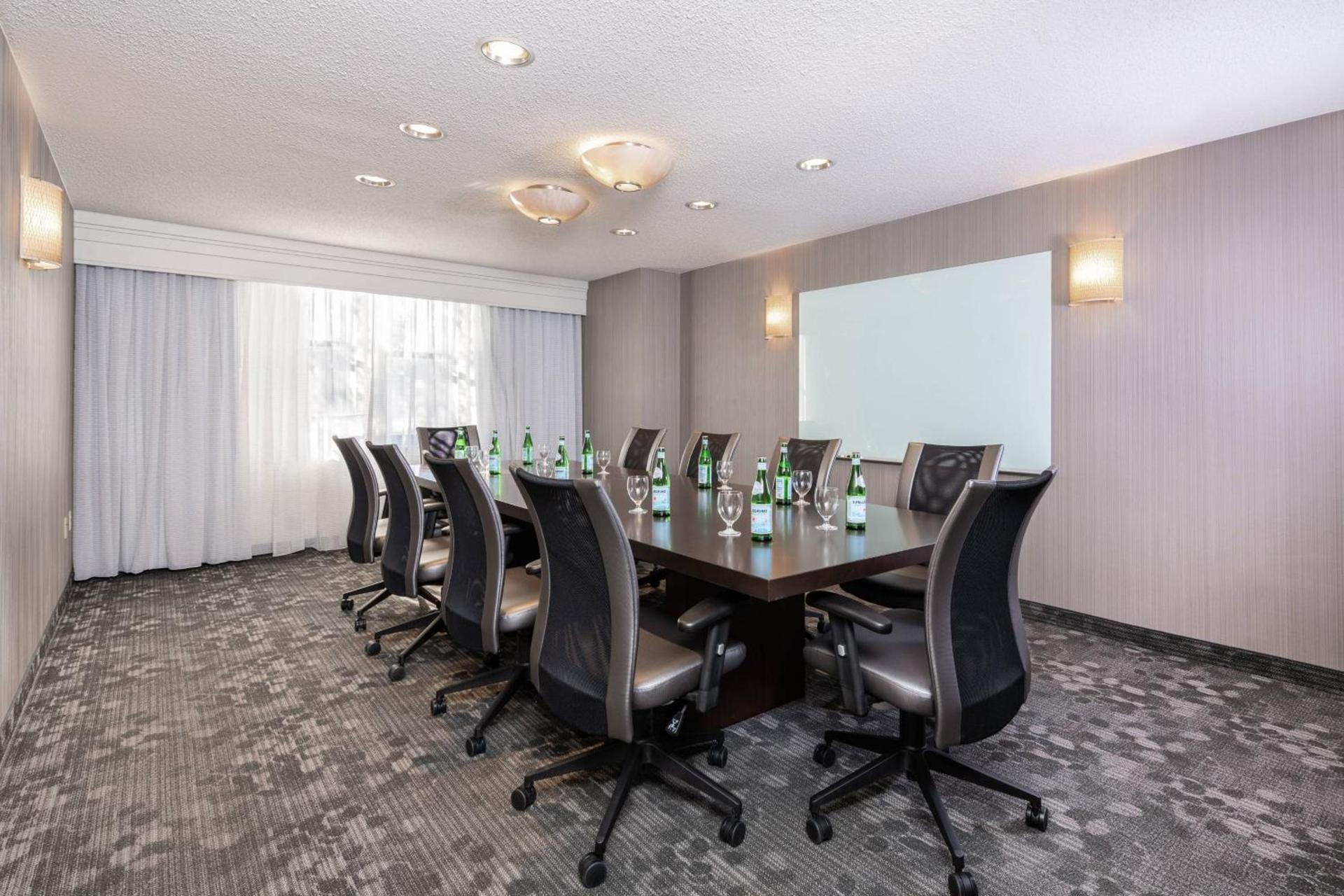 Courtyard by Marriott Newark-University of Delaware photo 38