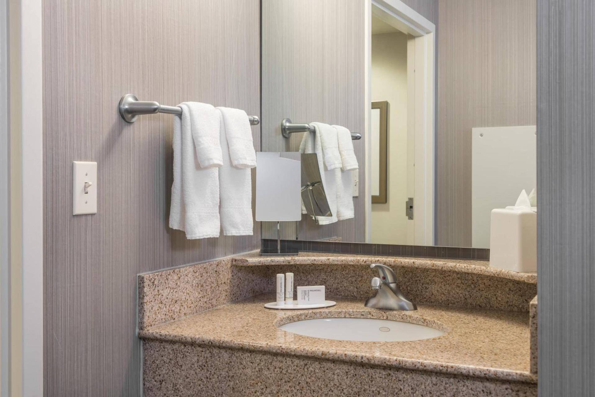 Courtyard by Marriott Newark-University of Delaware photo 14