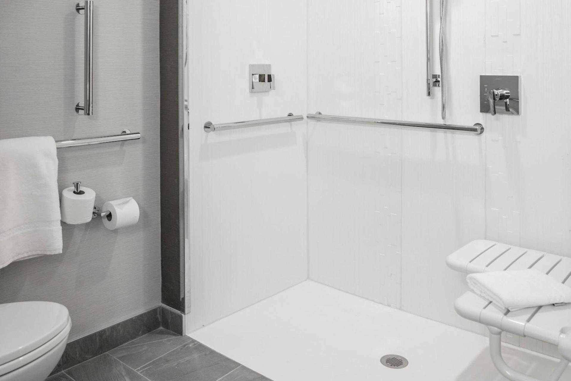 Courtyard by Marriott Indianapolis Fishers photo 21