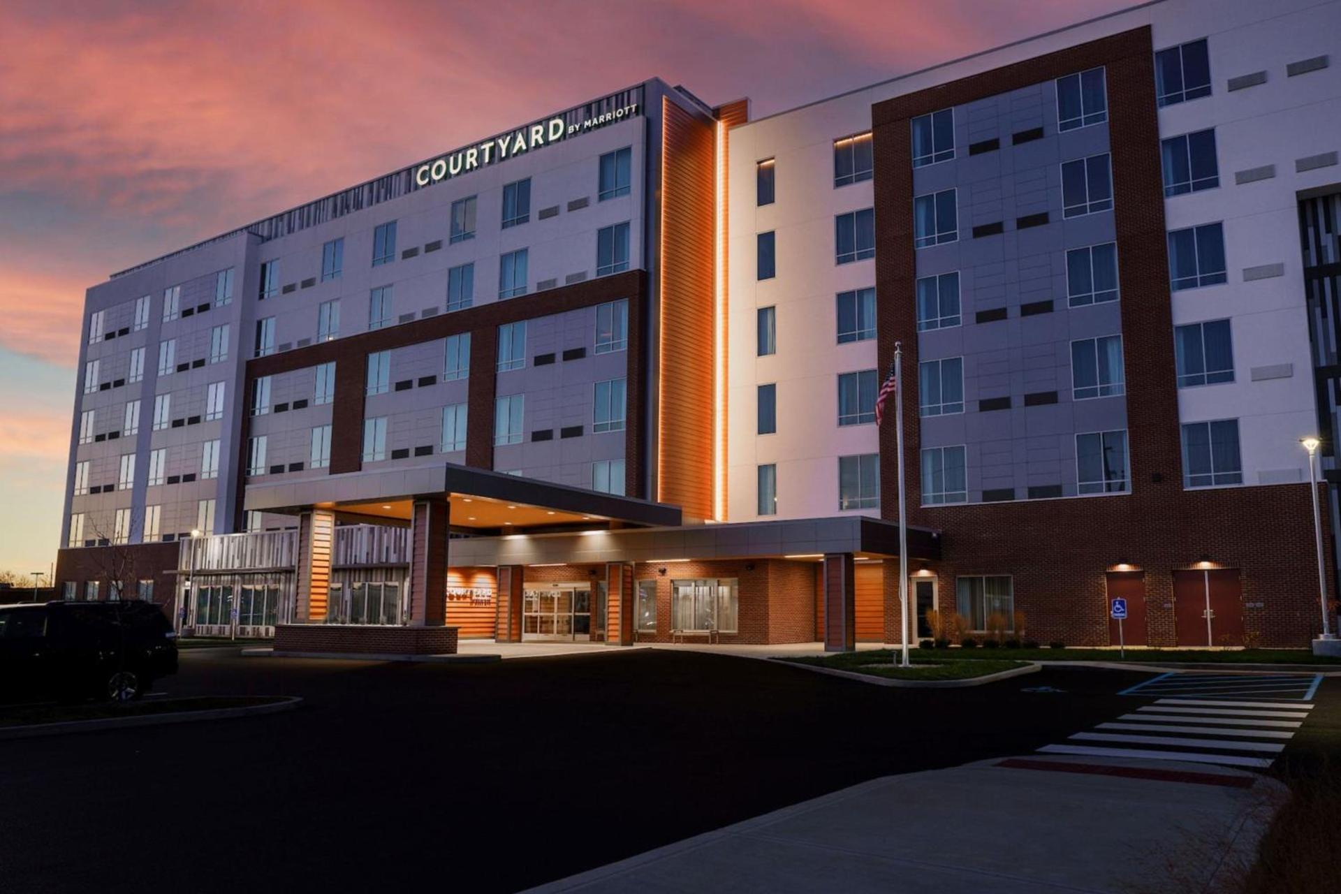 Courtyard by Marriott Indianapolis Fishers photo 2
