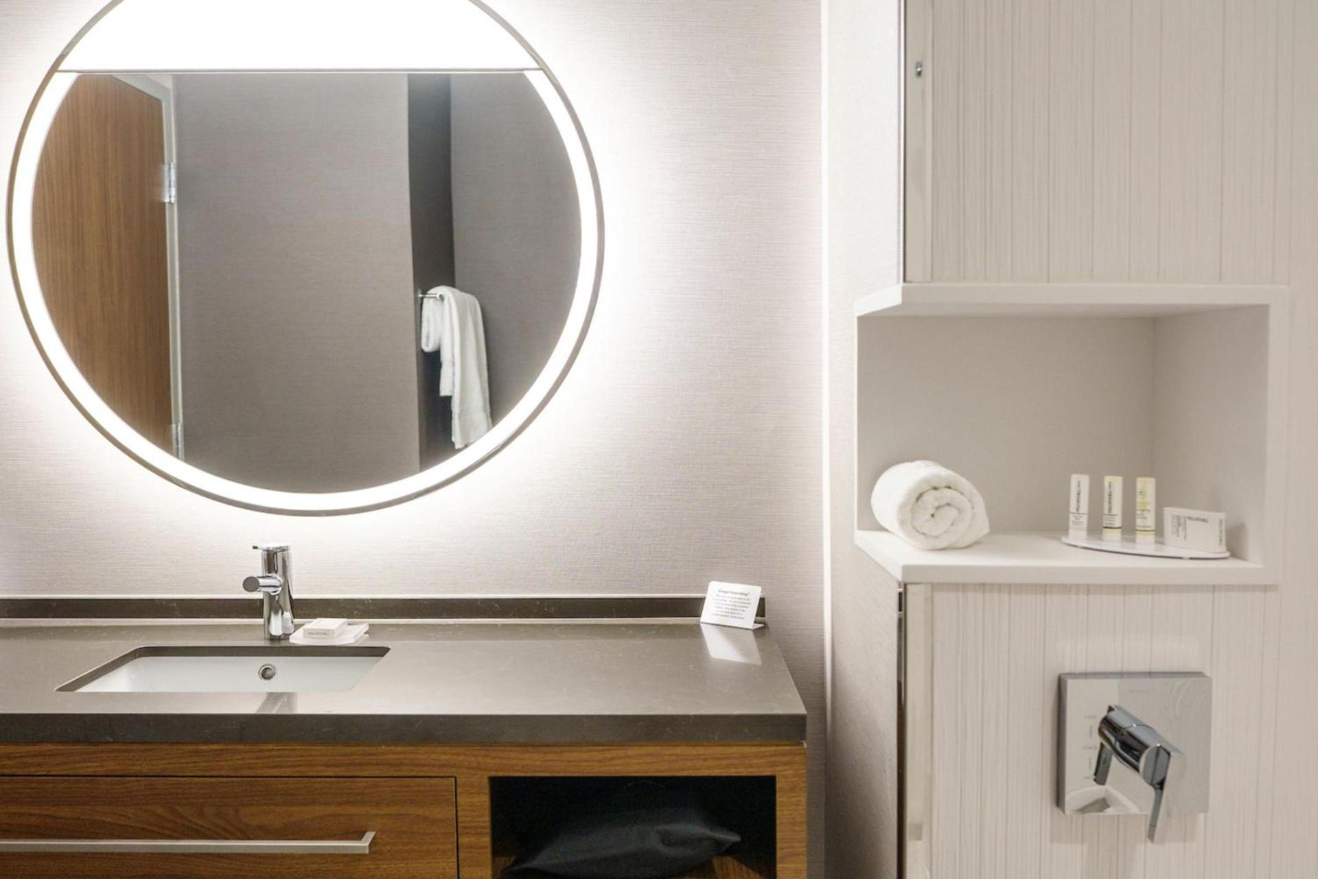 Courtyard by Marriott Indianapolis Fishers photo 19