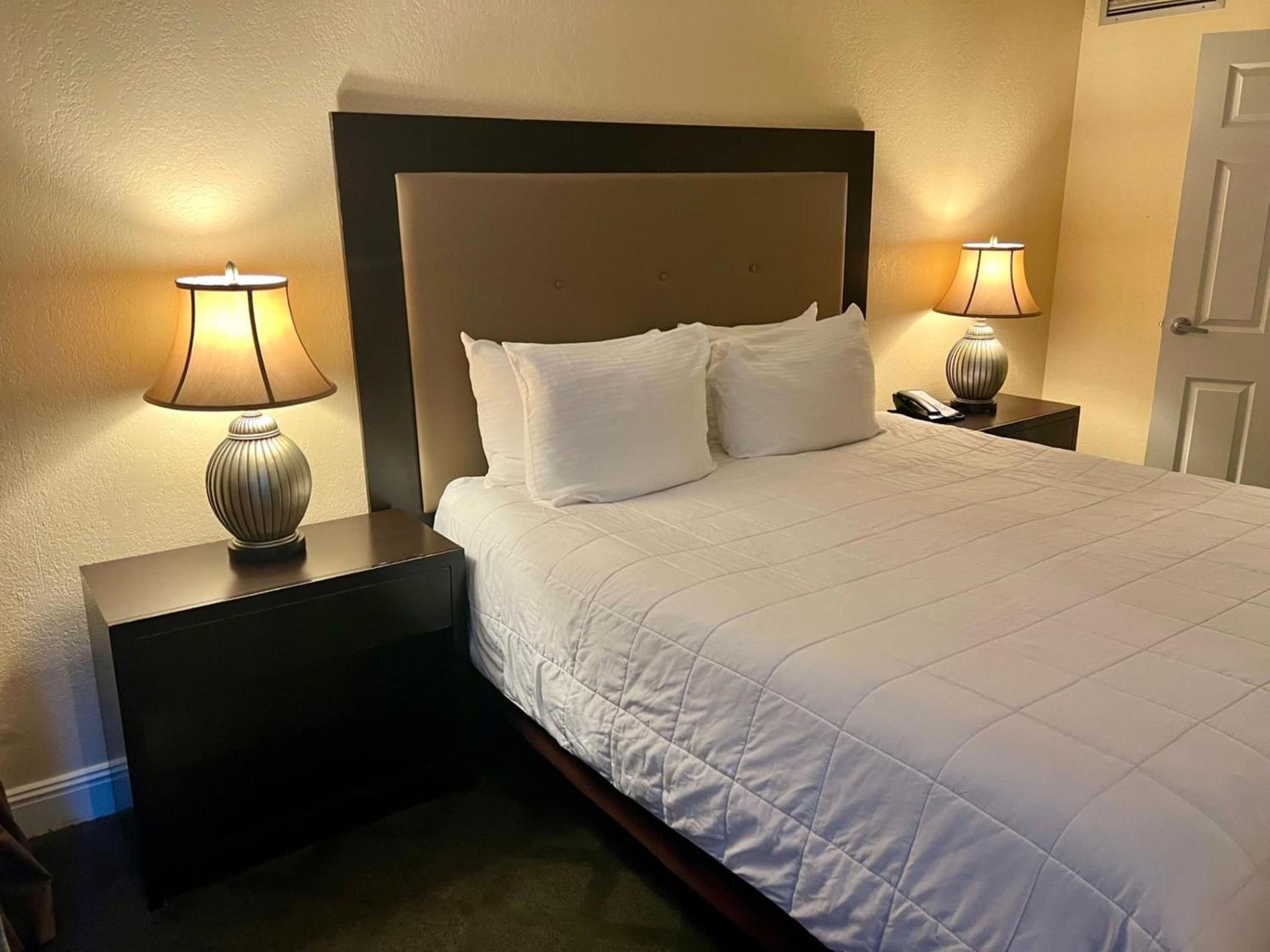 Jockey Resort Suites Center Strip photo 46