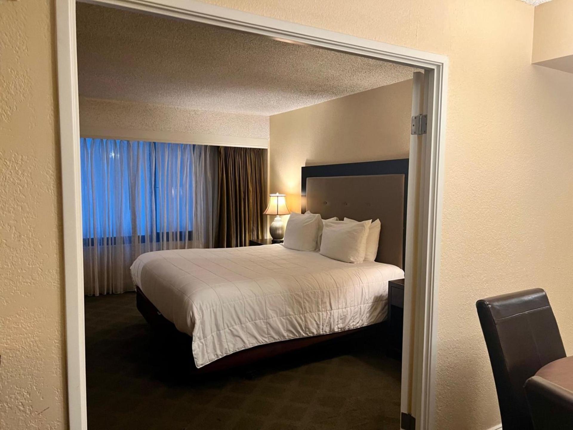 Jockey Resort Suites Center Strip photo 42