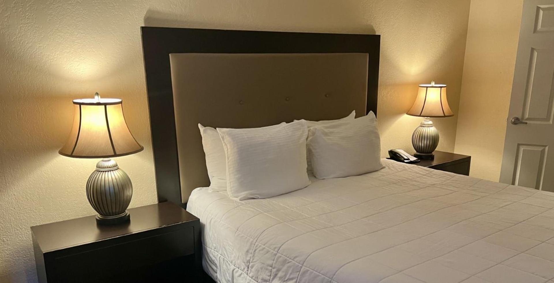 Jockey Resort Suites Center Strip photo 39