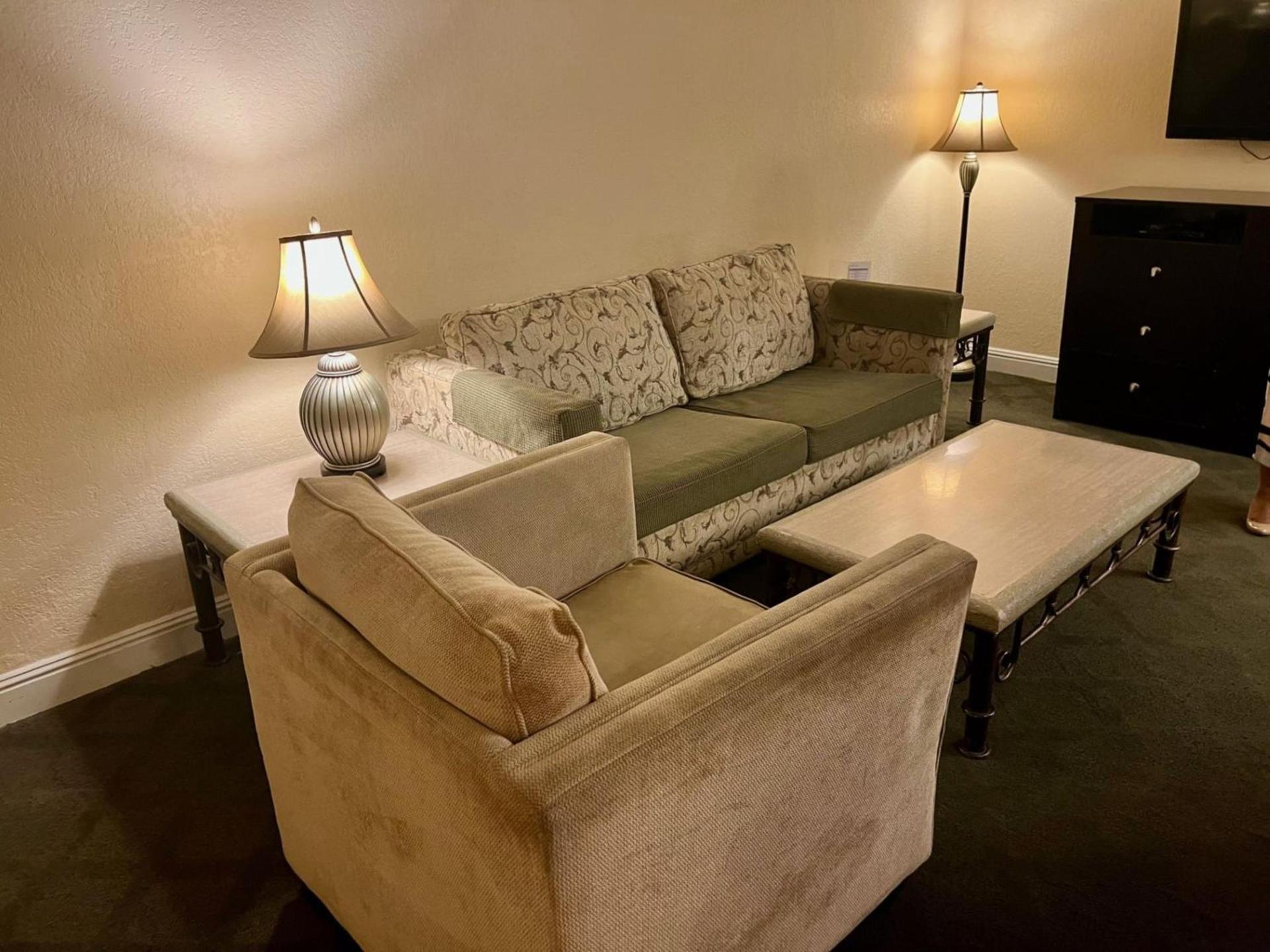 Jockey Resort Suites Center Strip photo 35