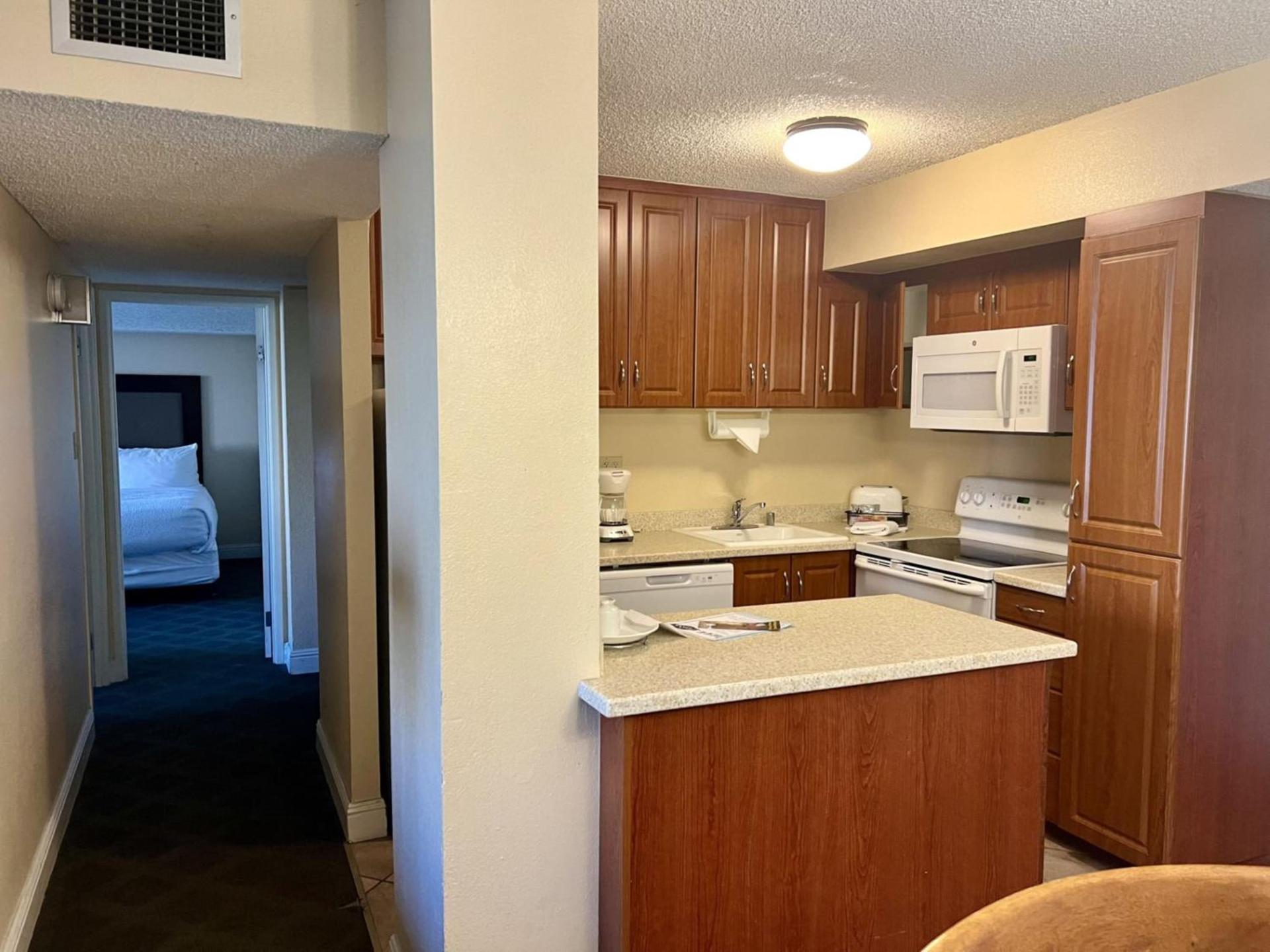 Jockey Resort Suites Center Strip photo 49