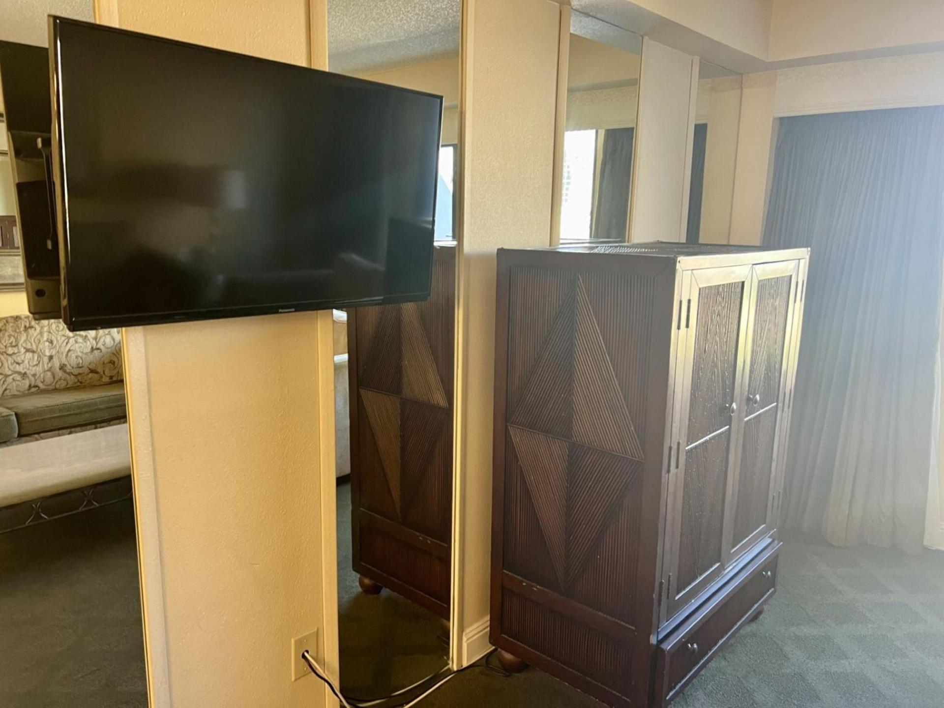 Jockey Resort Suites Center Strip photo 54