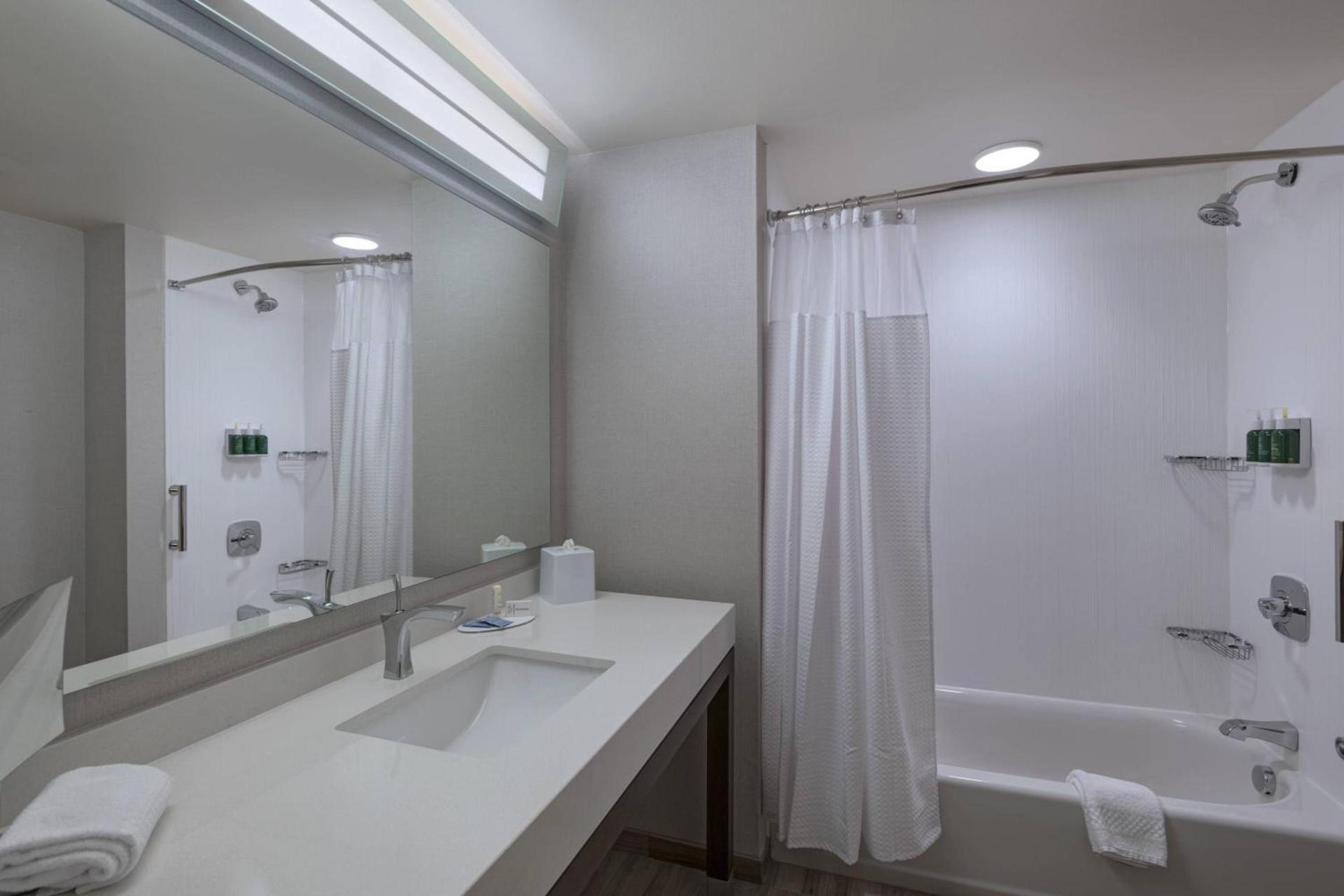 Courtyard St. Louis Brentwood photo 10