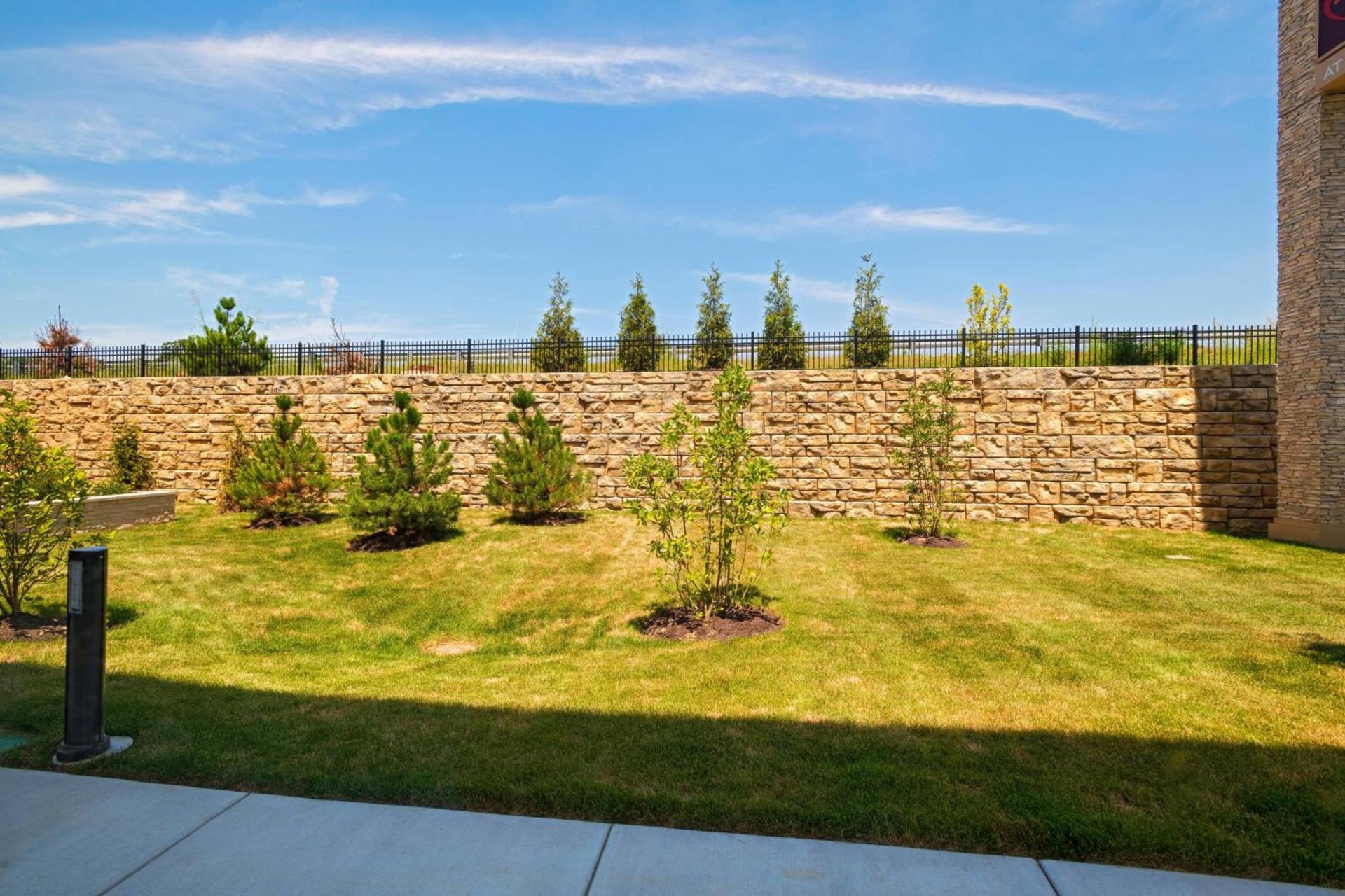 Courtyard St. Louis Brentwood photo 9