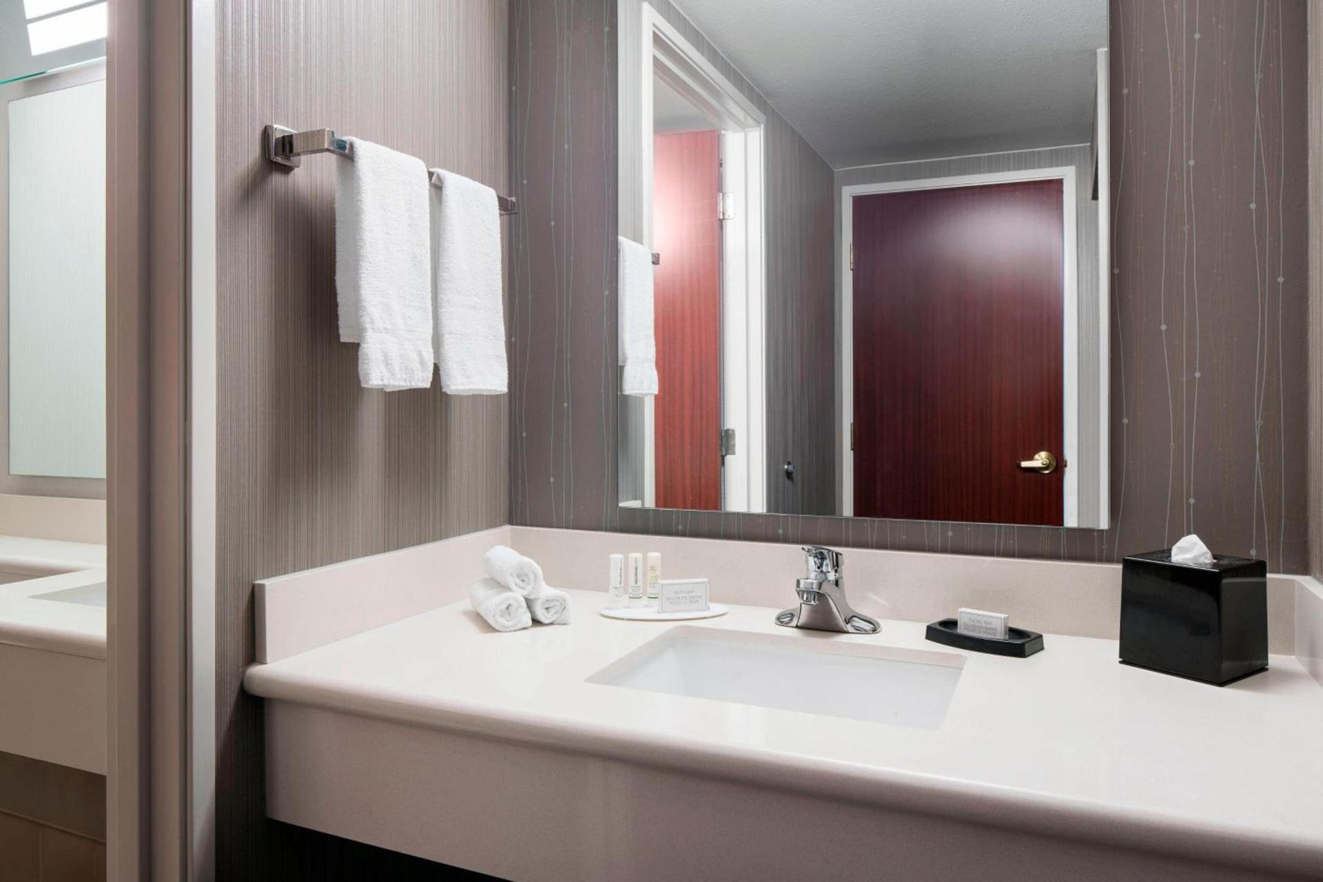 Courtyard by Marriott Seattle Federal Way photo 11