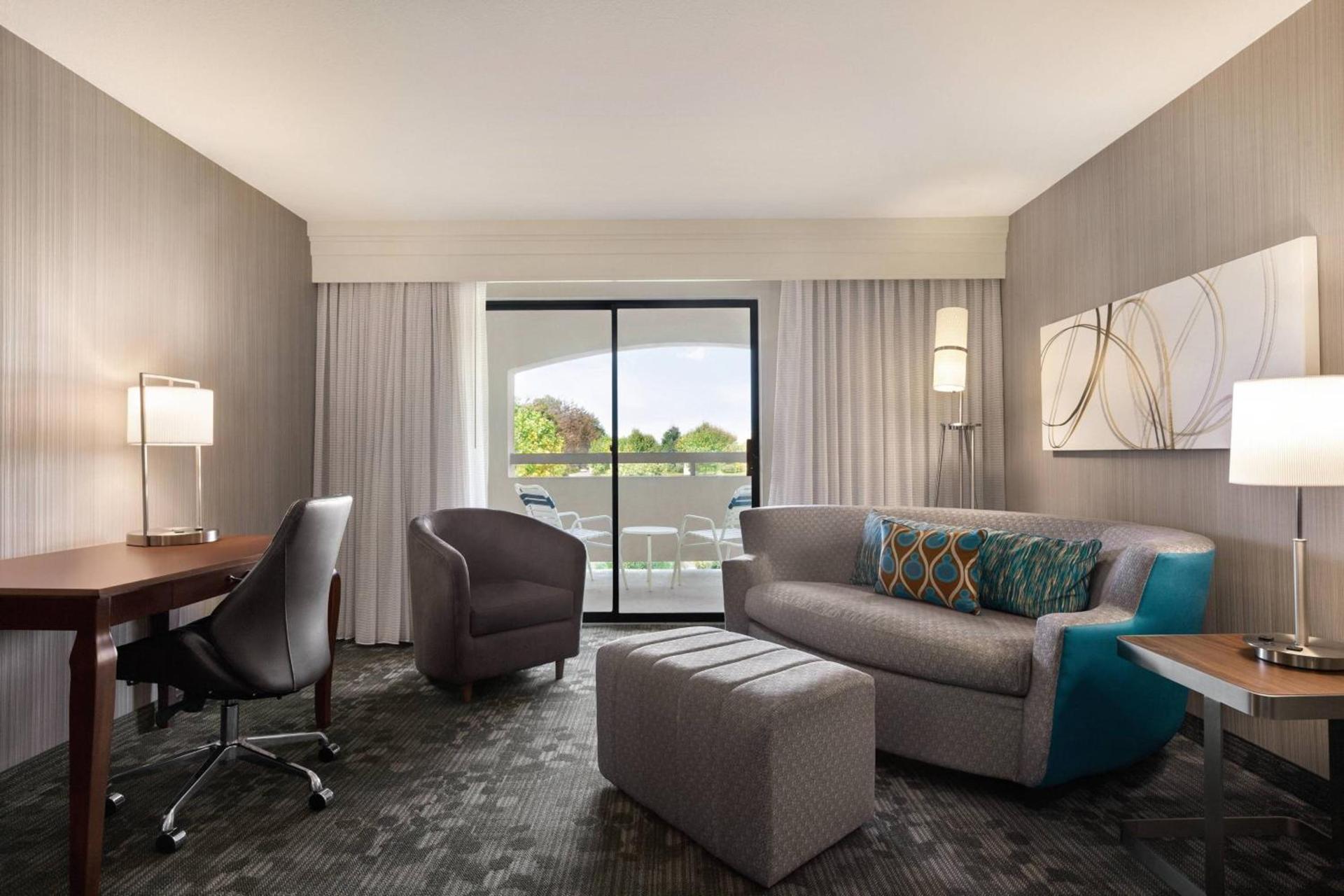 Courtyard By Marriott Salinas Monterey photo 19