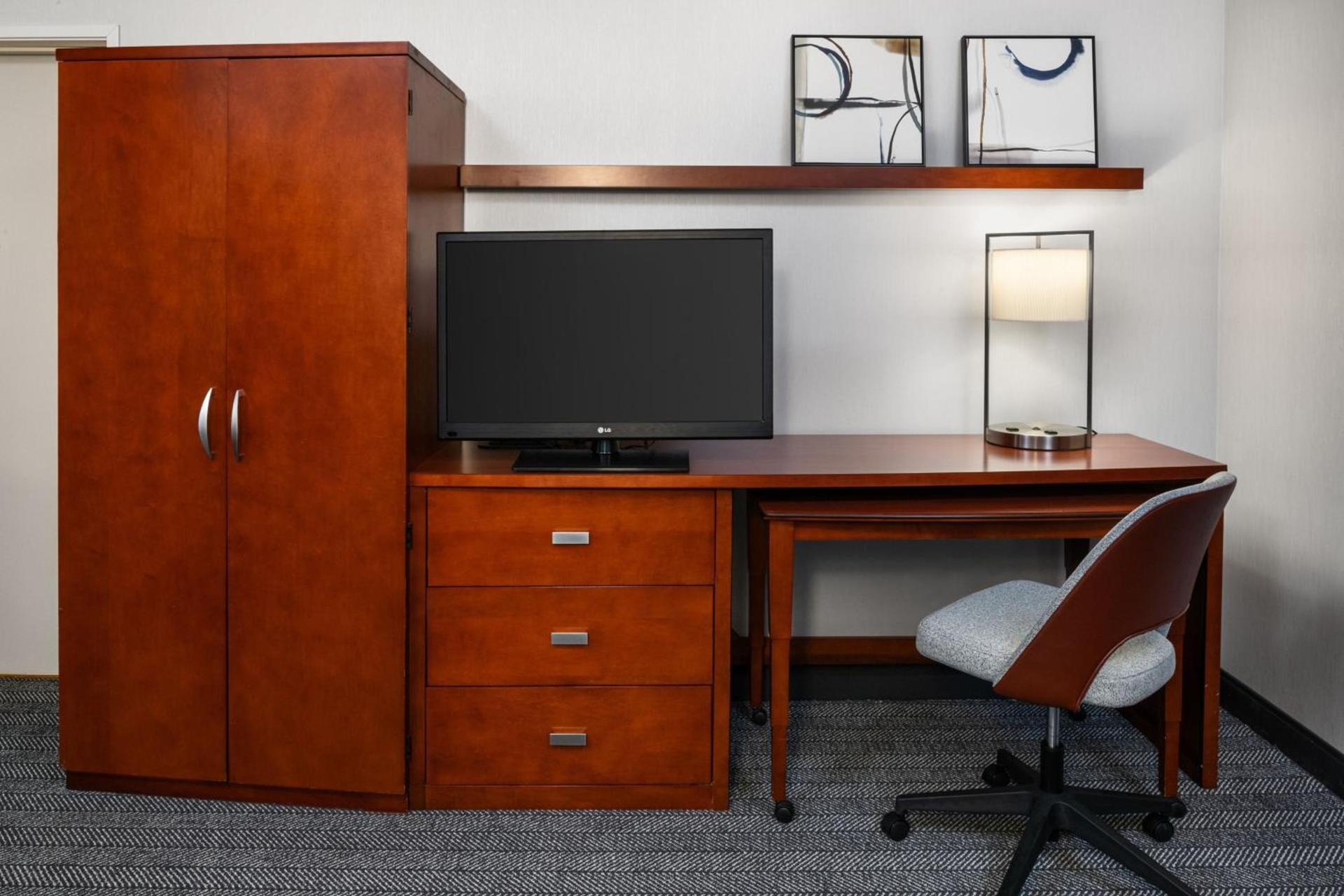 Courtyard by Marriott Anchorage Airport photo 25