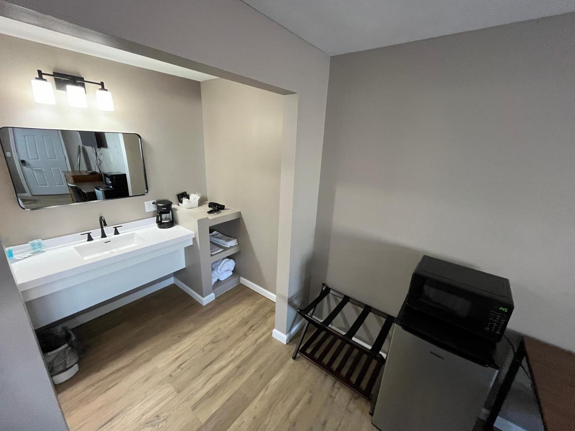 Valley Inn and Suites photo 39