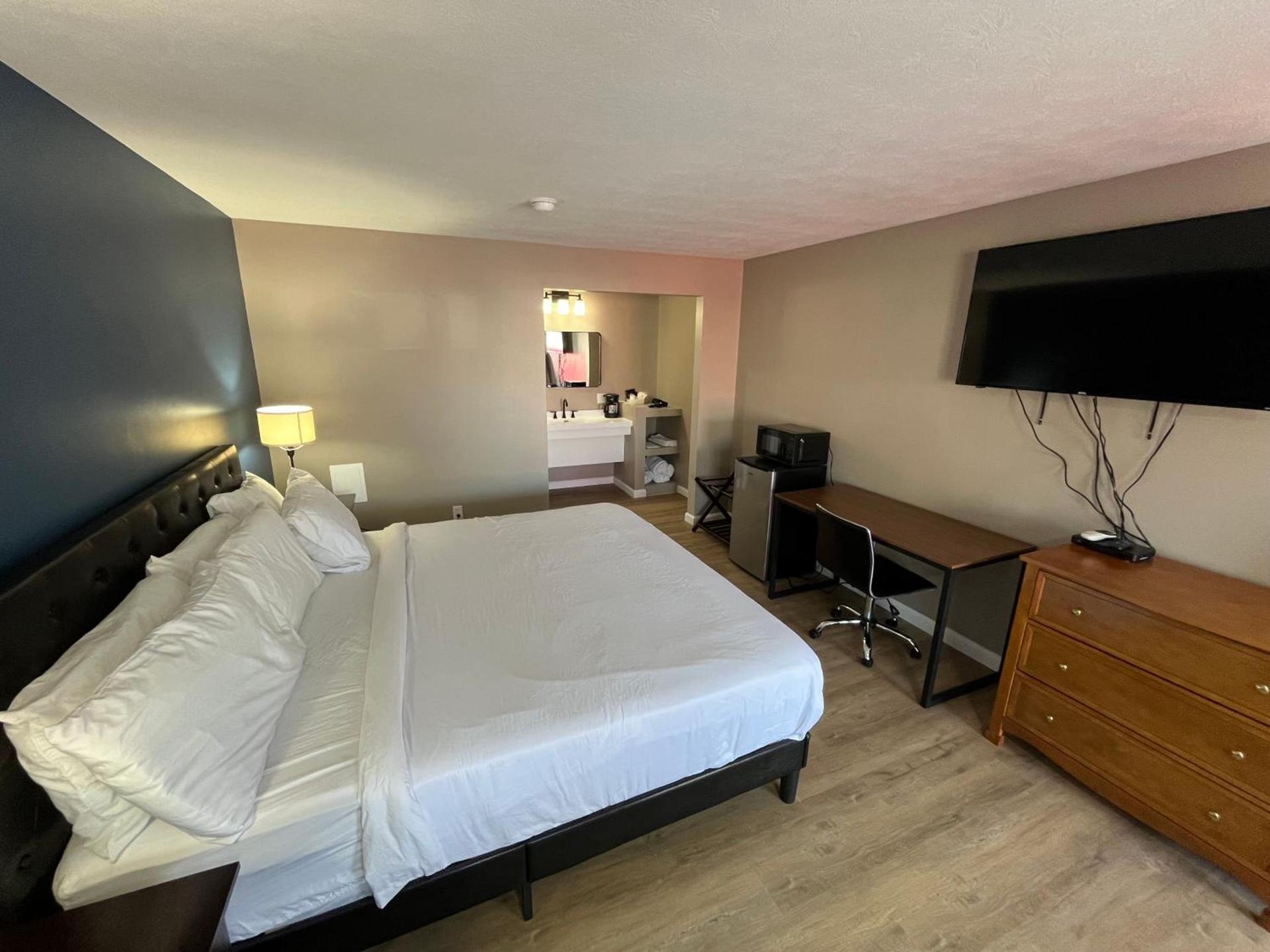 Valley Inn and Suites photo 35