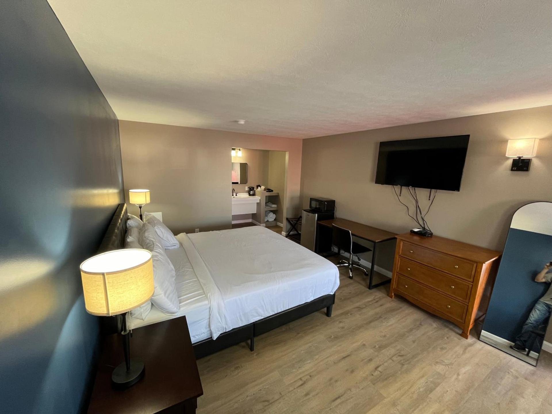 Valley Inn and Suites photo 37