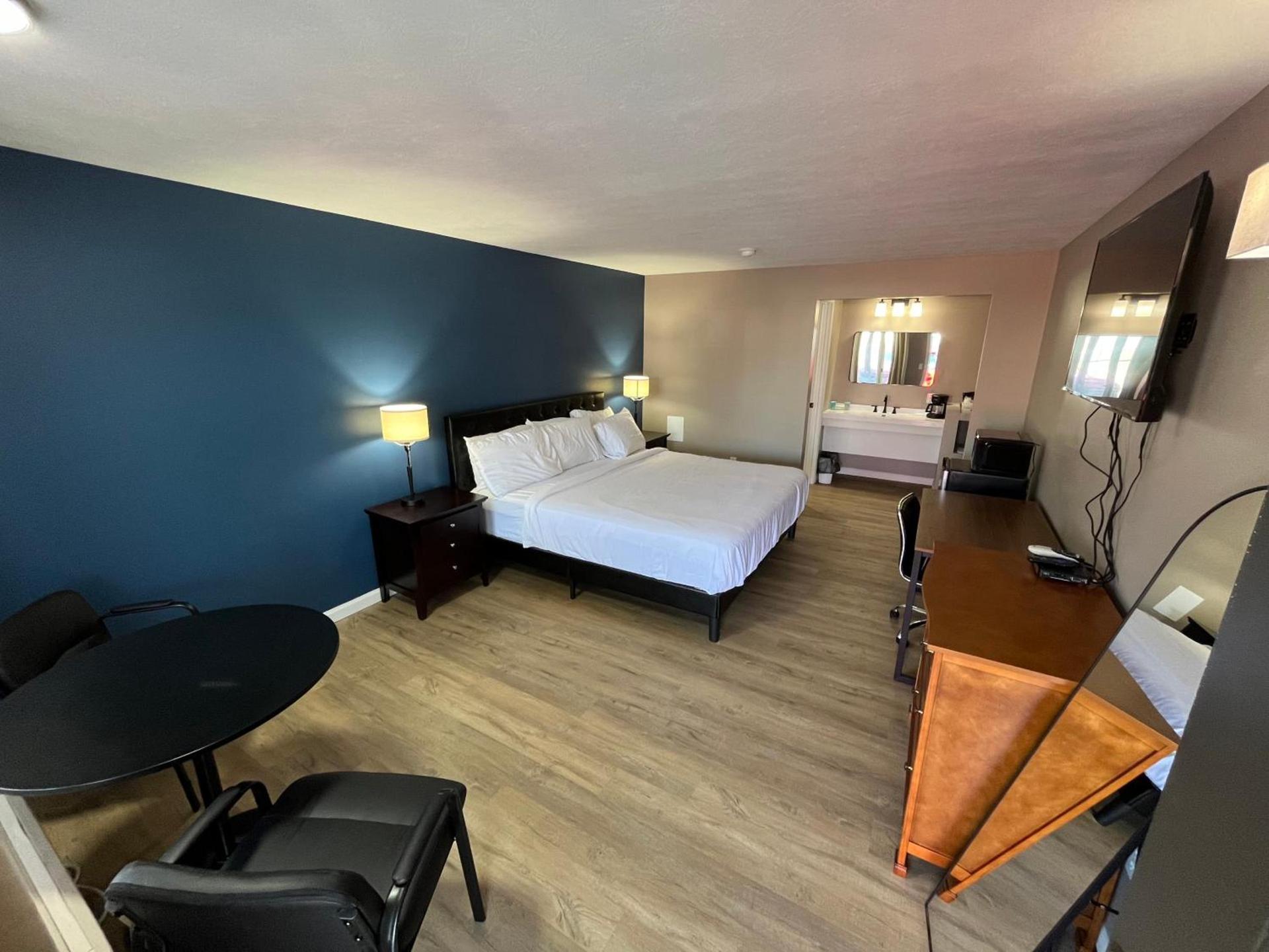 Valley Inn and Suites photo 41
