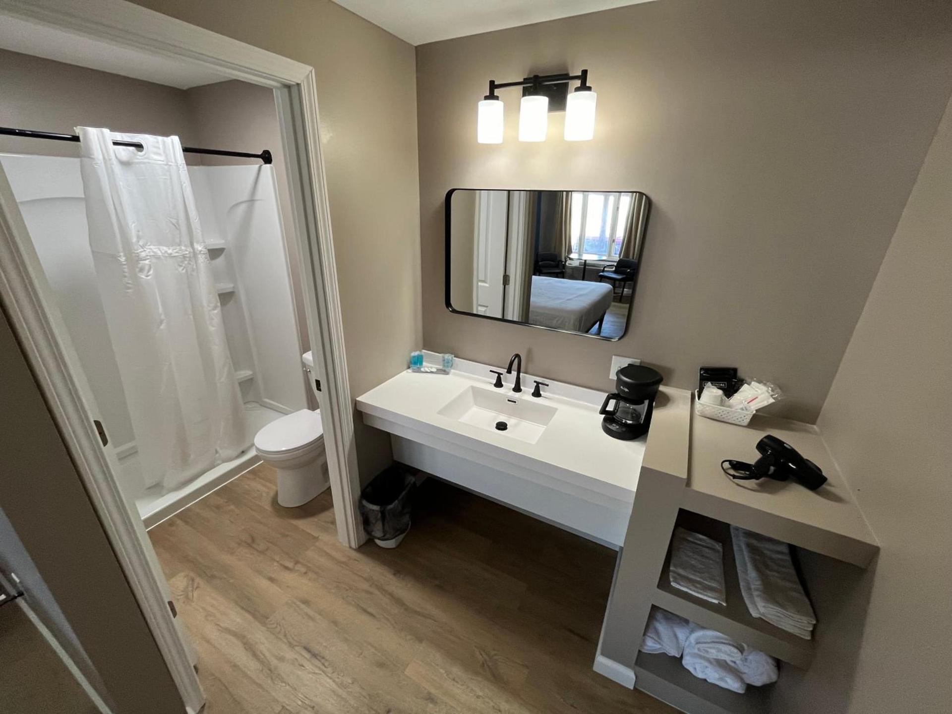 Valley Inn and Suites photo 40