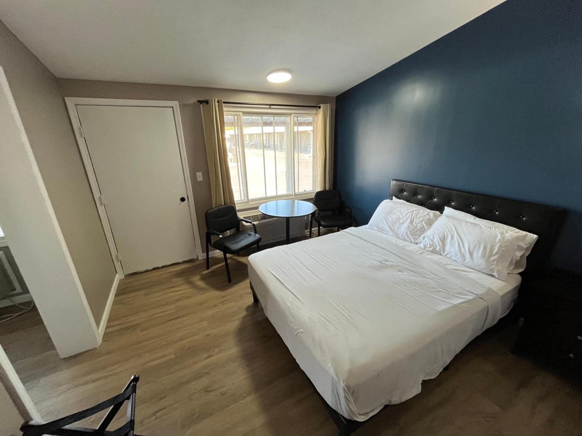 Valley Inn and Suites photo 38