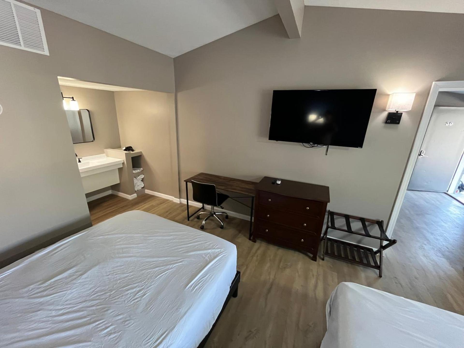 Valley Inn and Suites photo 42