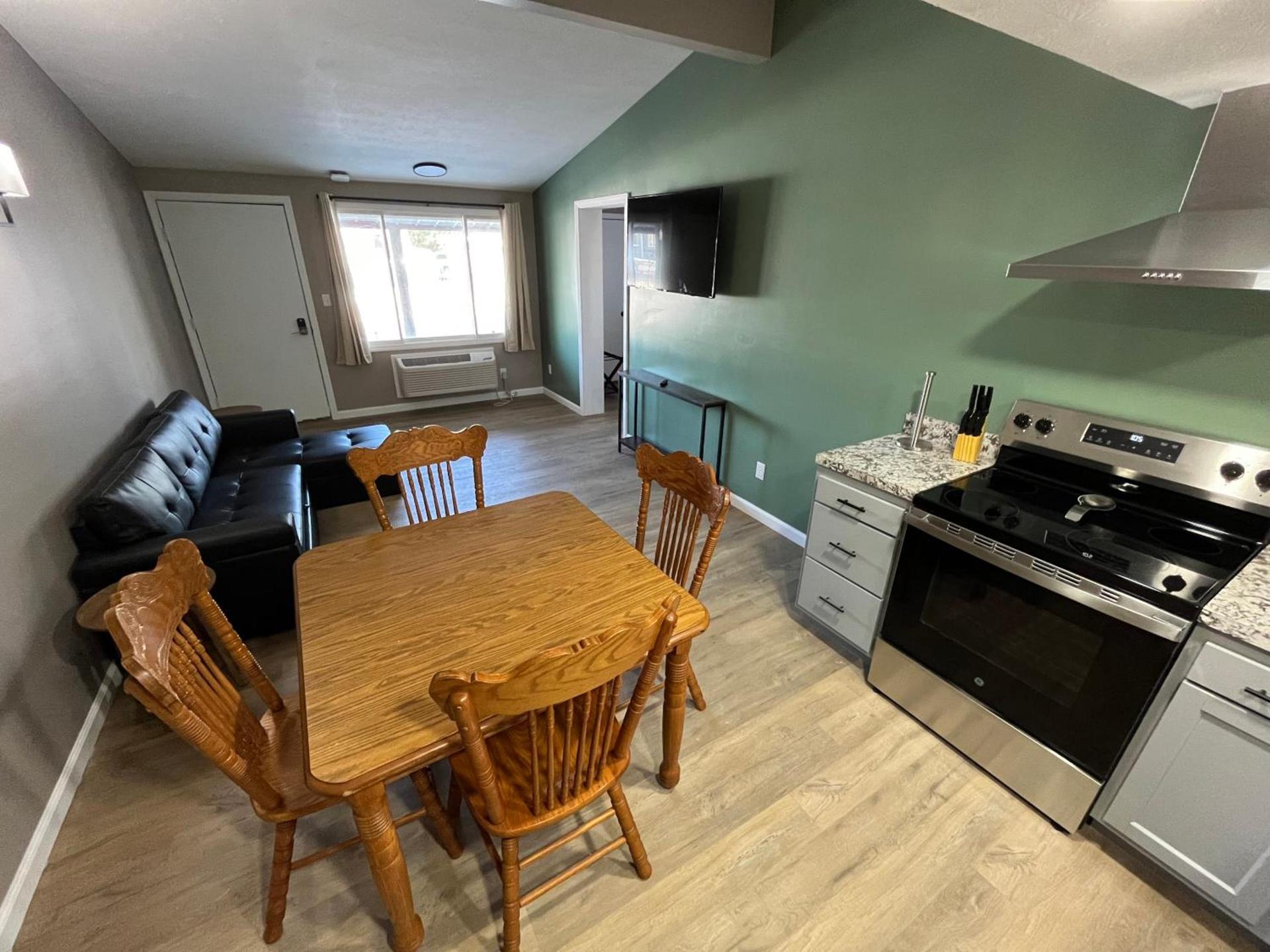 Valley Inn and Suites photo 44