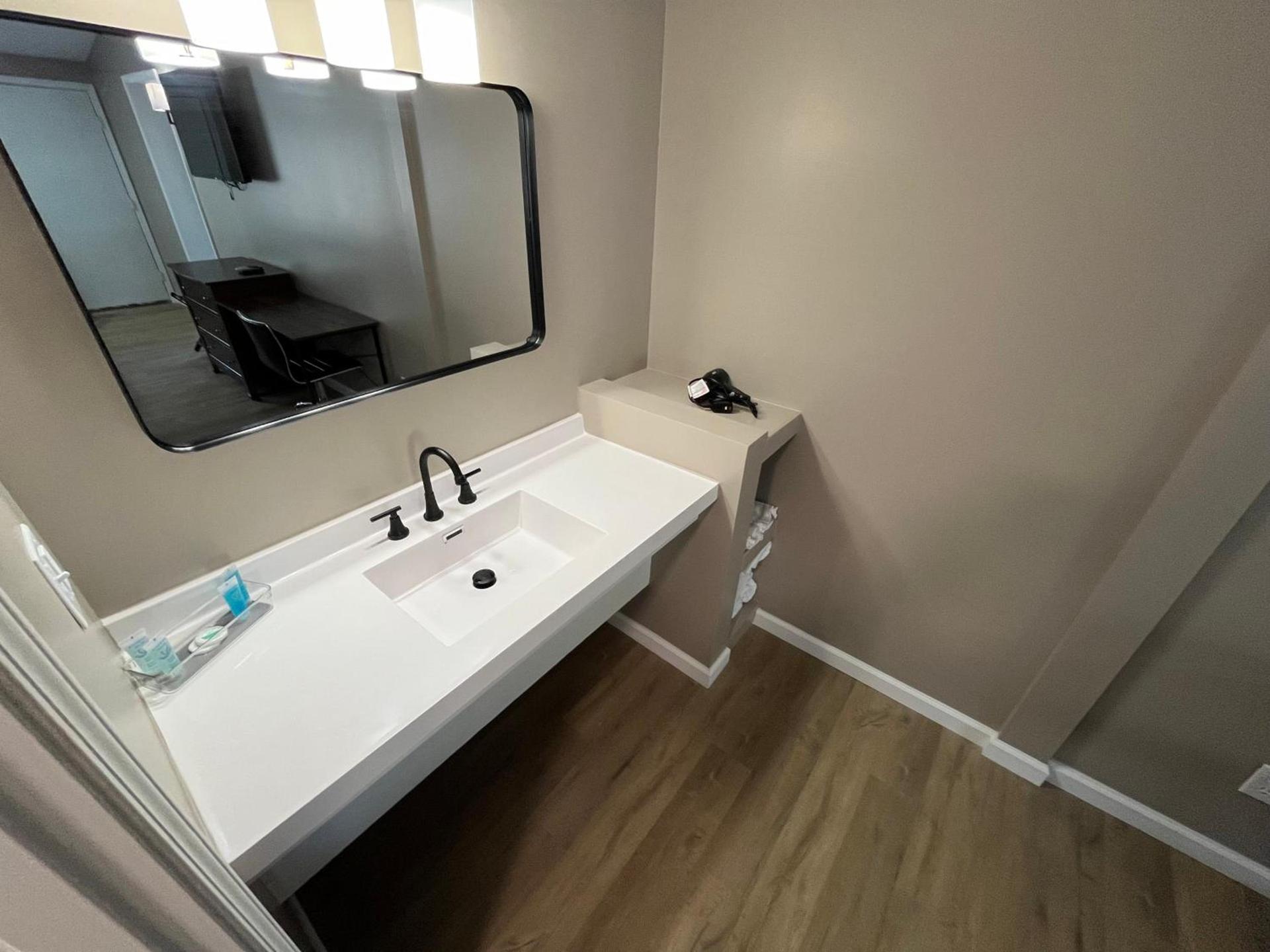 Valley Inn and Suites photo 46