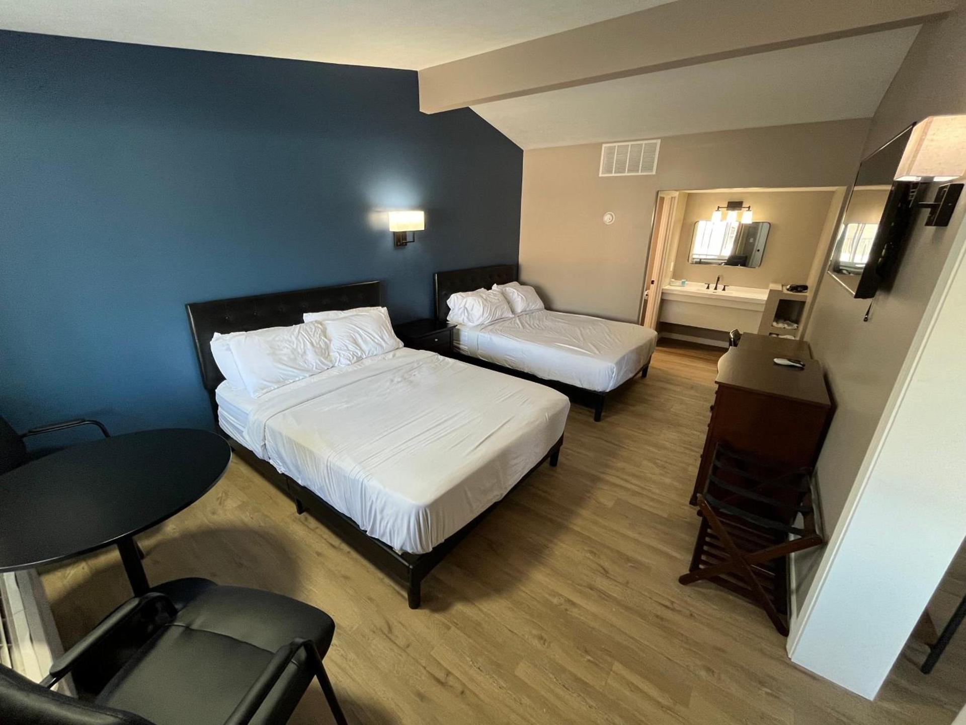 Valley Inn and Suites photo 49
