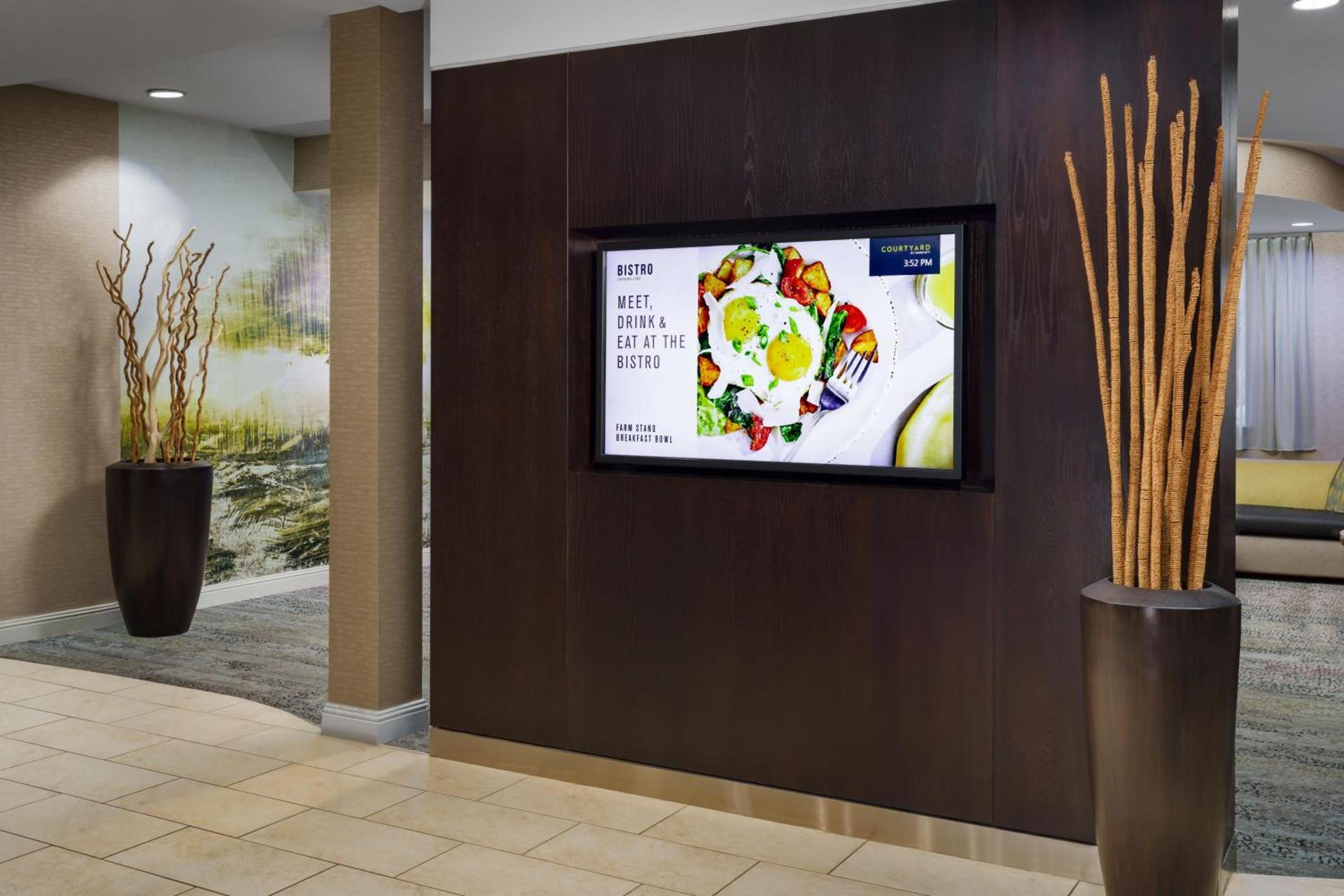 Courtyard by Marriott Roseville Galleria Mall/Creekside Ridge Drive photo 5