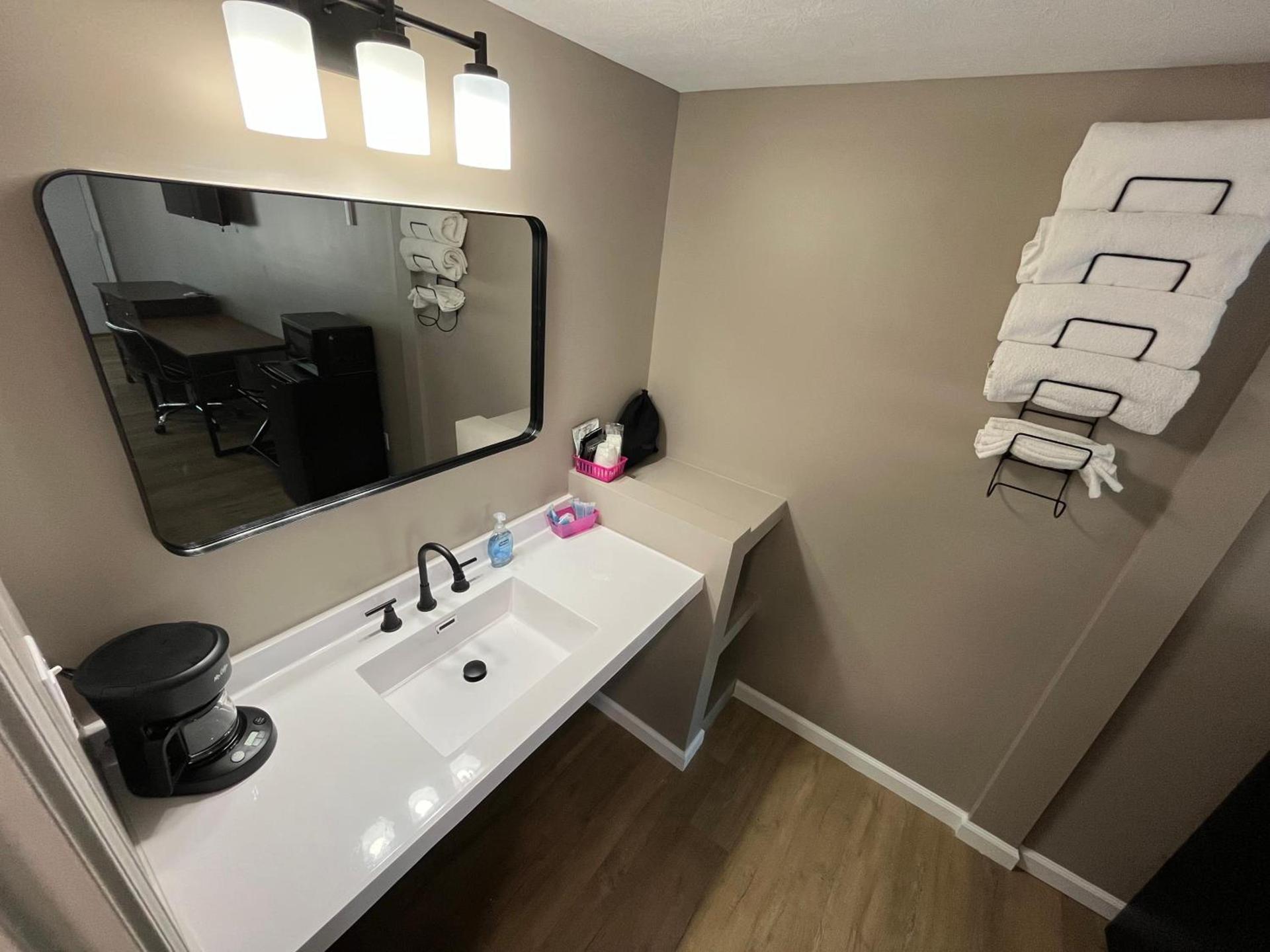 Valley Inn and Suites photo 51