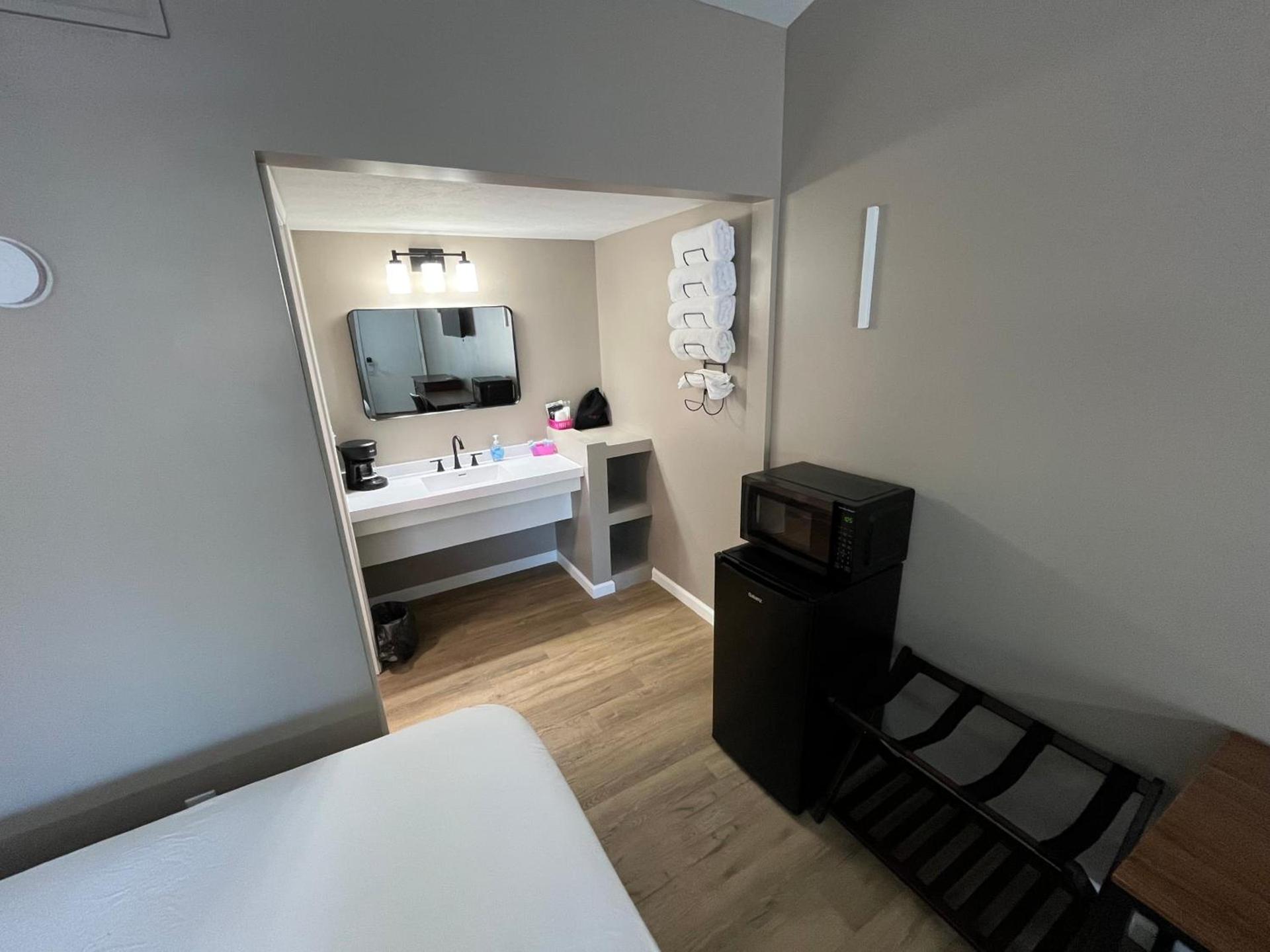 Valley Inn and Suites photo 54