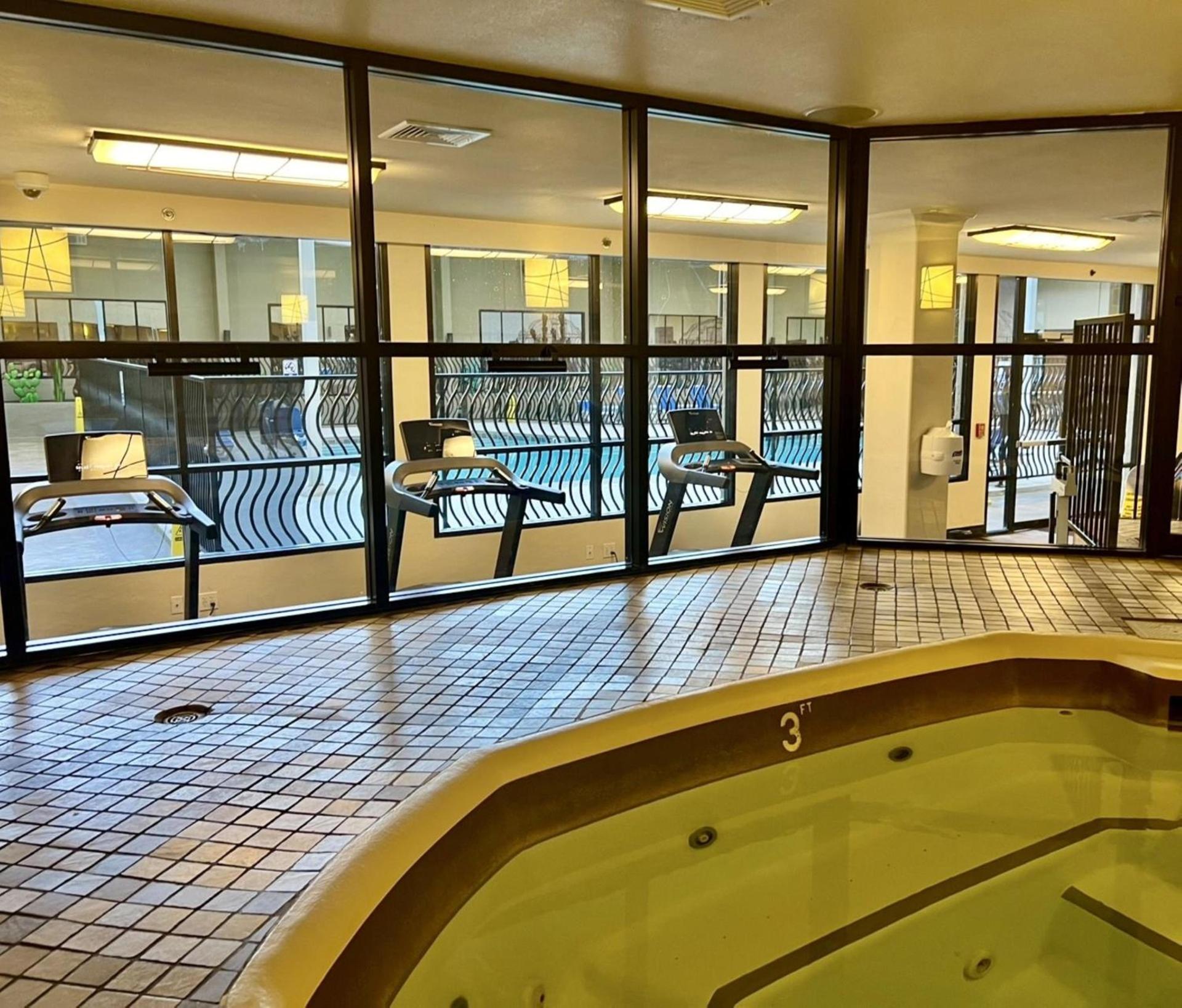 Jockey Resort Suites Center Strip photo 62