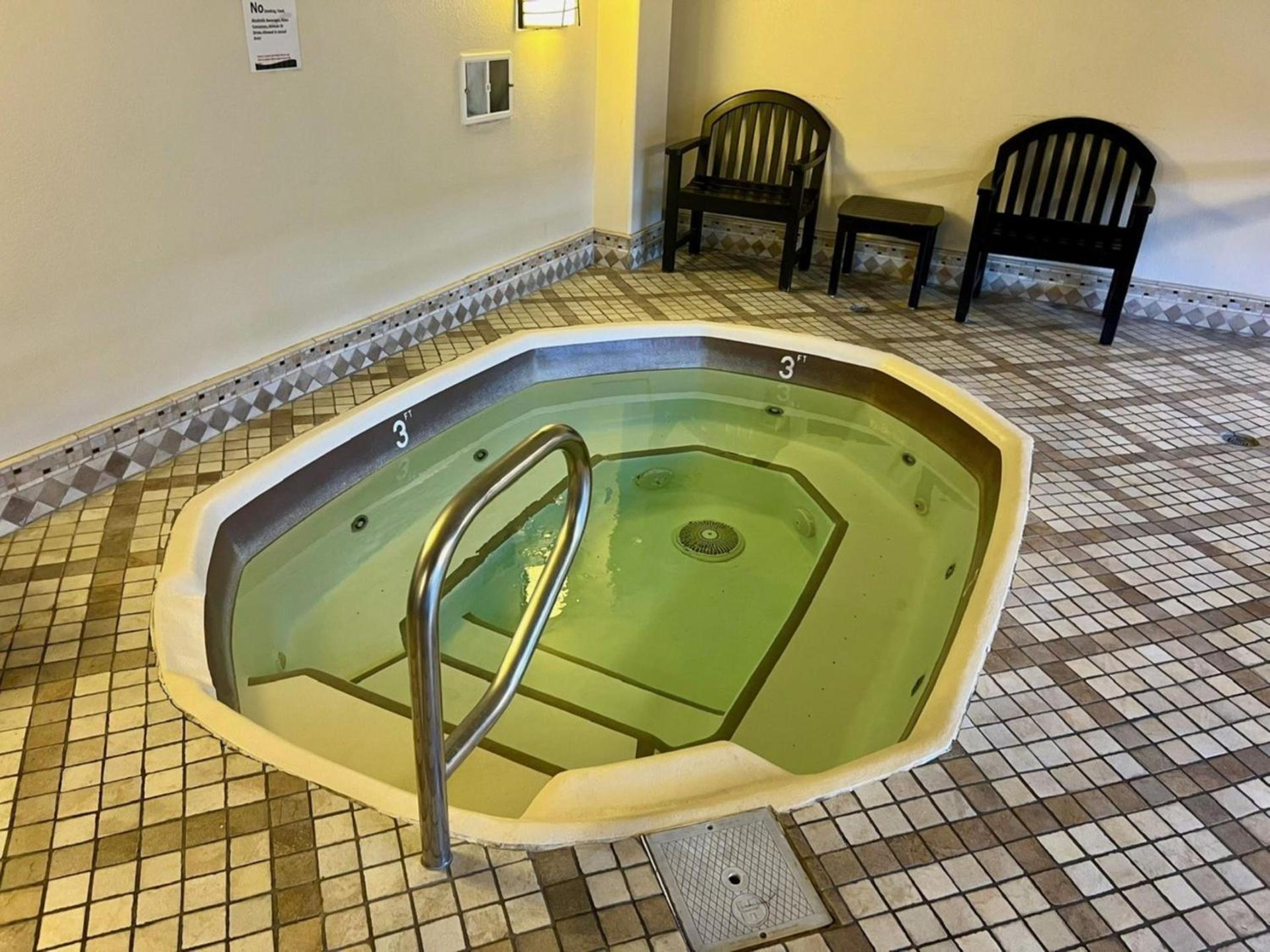 Jockey Resort Suites Center Strip photo 59