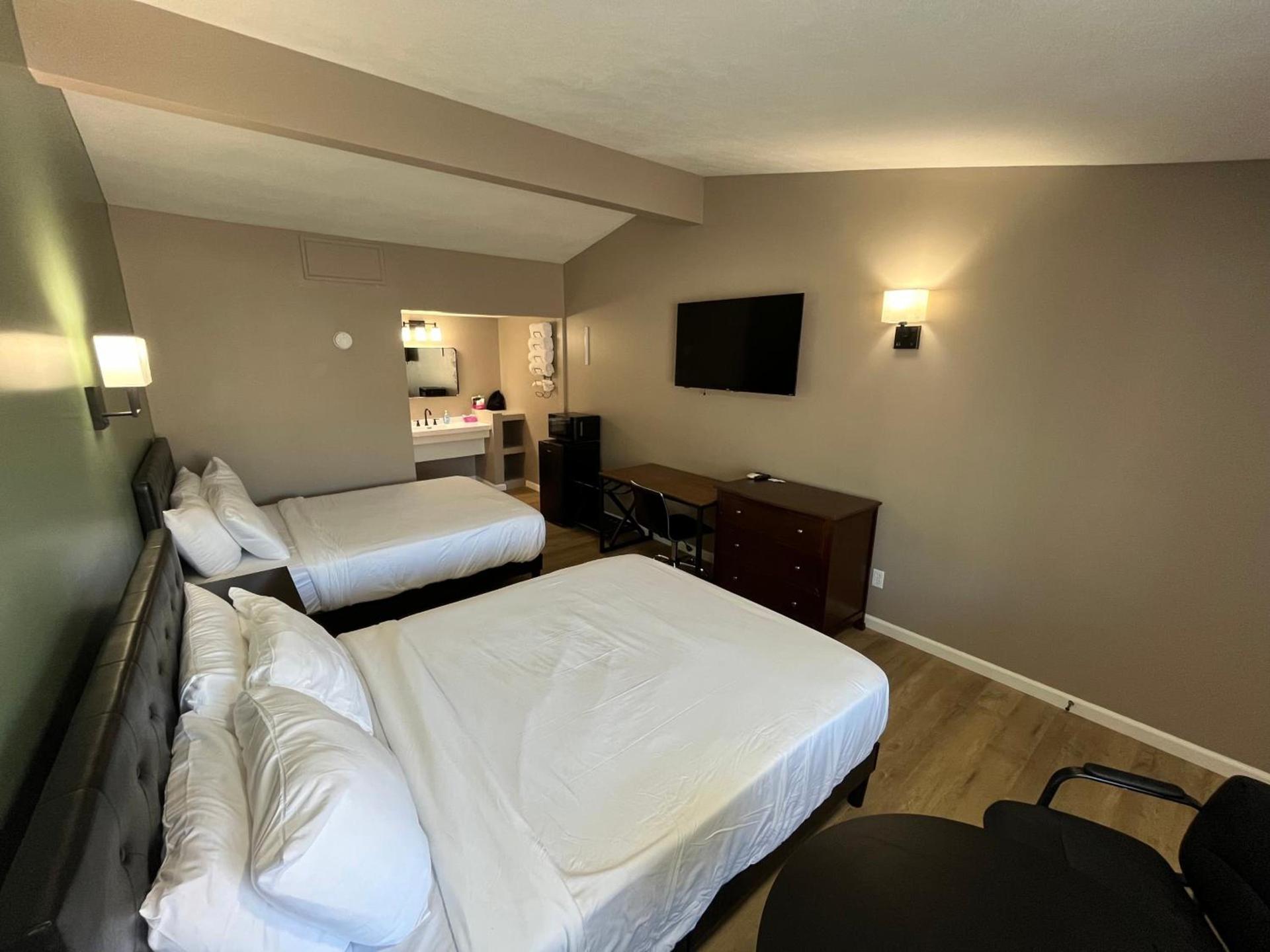 Valley Inn and Suites photo 56