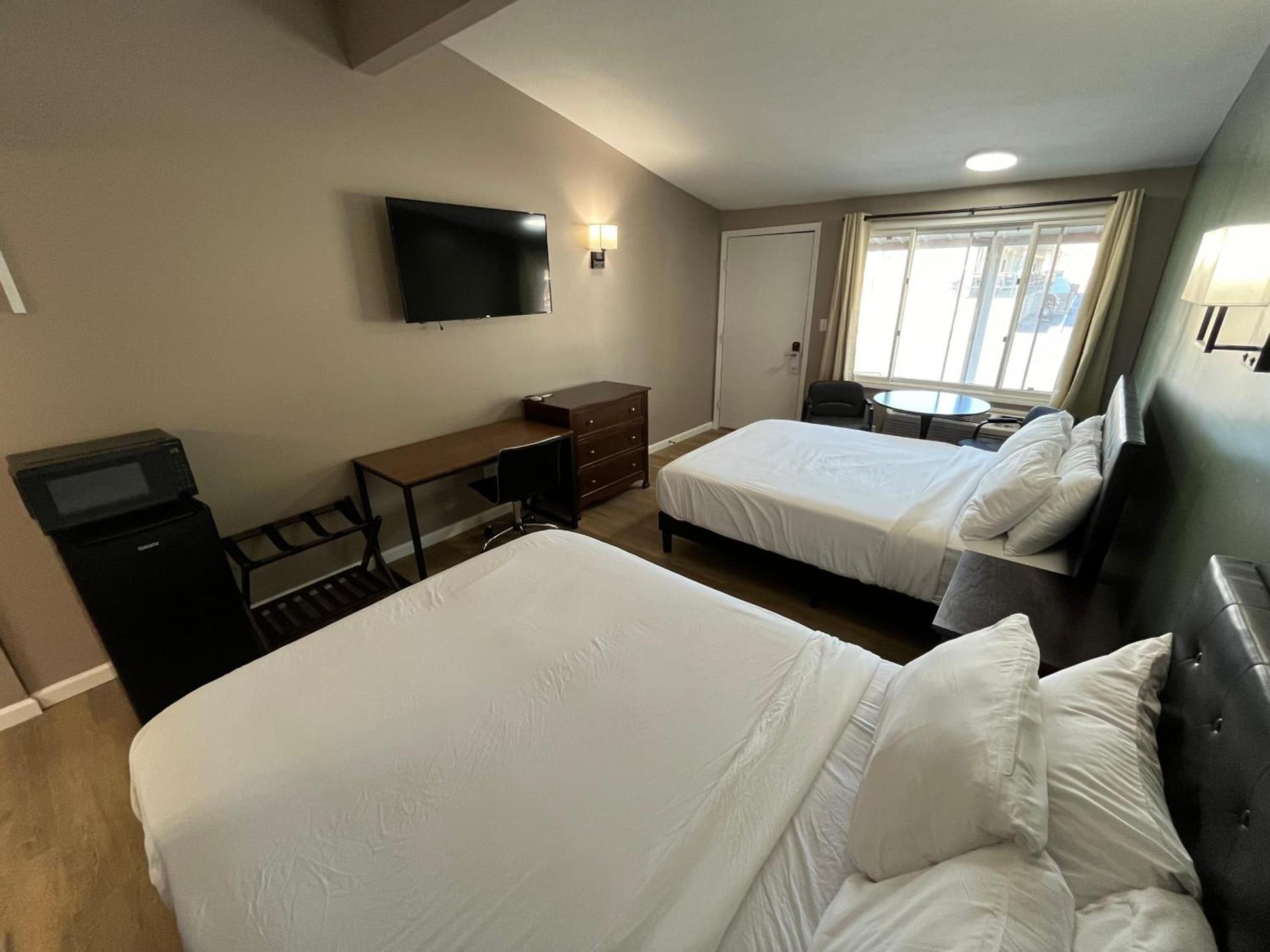 Valley Inn and Suites photo 57