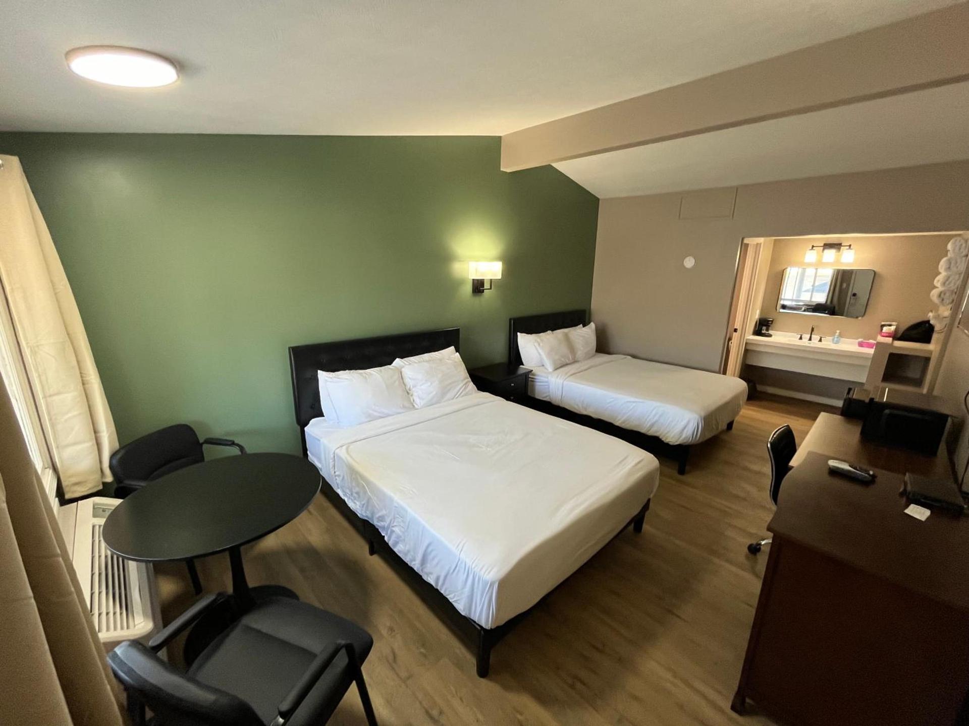 Valley Inn and Suites photo 59