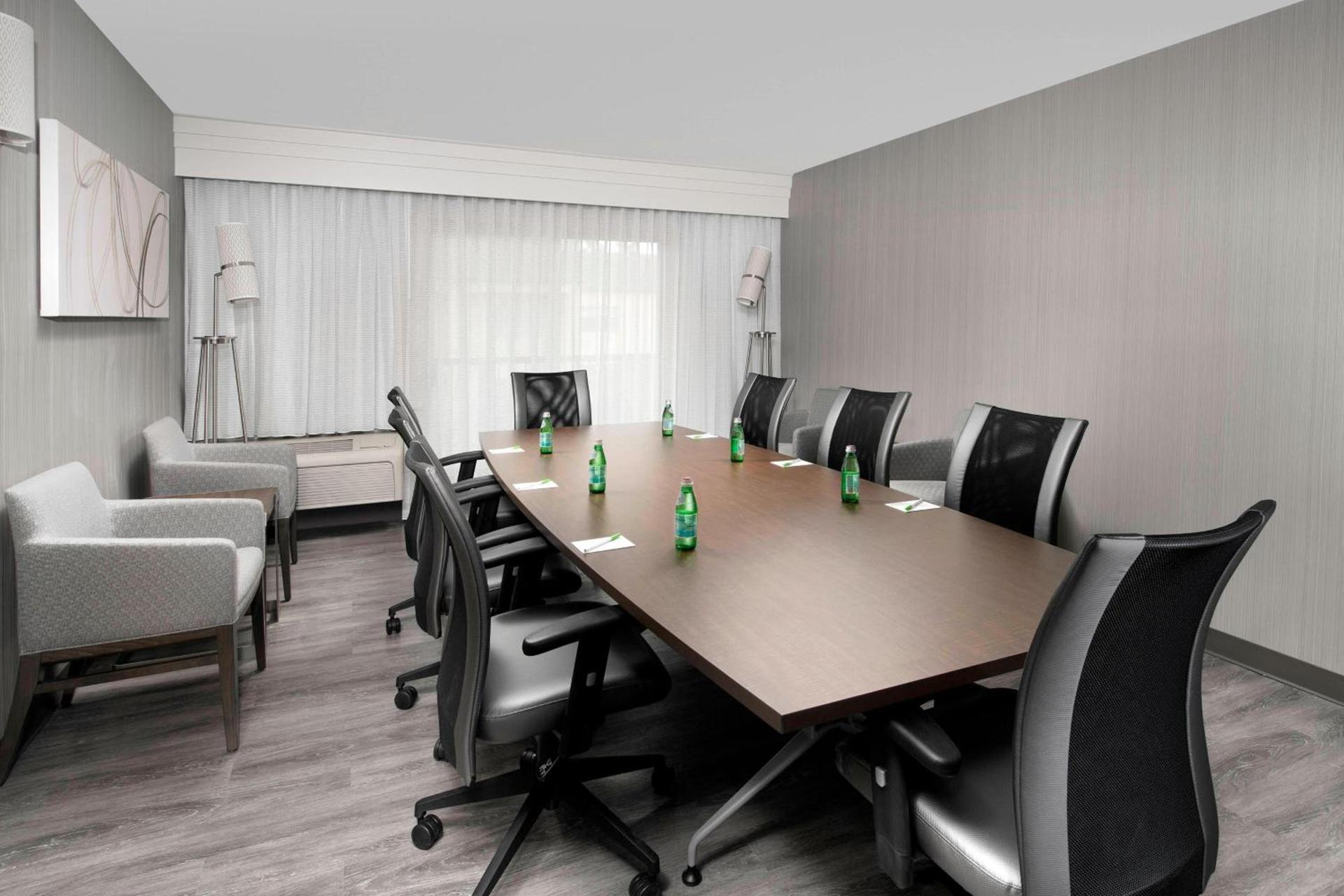 Courtyard by Marriott Portland Hillsboro photo 35