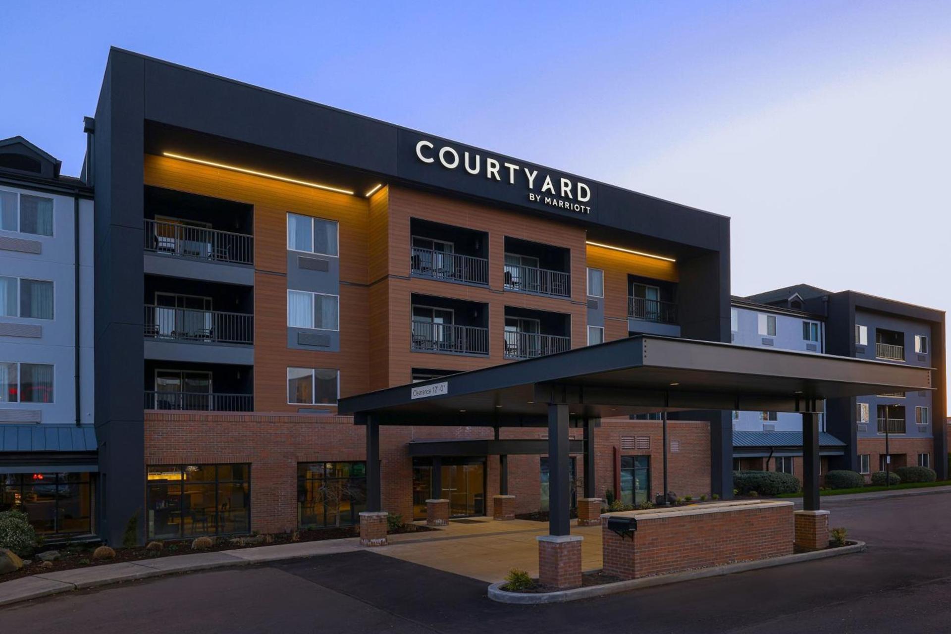 Courtyard by Marriott Portland Southeast/Clackamas photo 2
