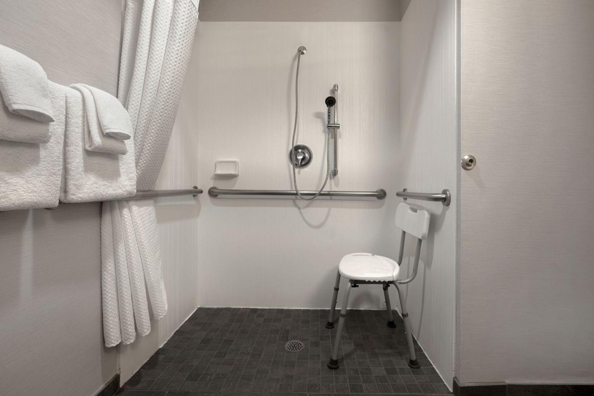 Courtyard by Marriott Portland Southeast/Clackamas photo 15