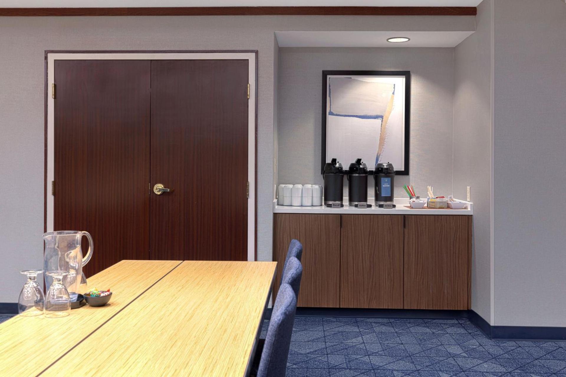 Courtyard by Marriott Portland Southeast/Clackamas photo 54